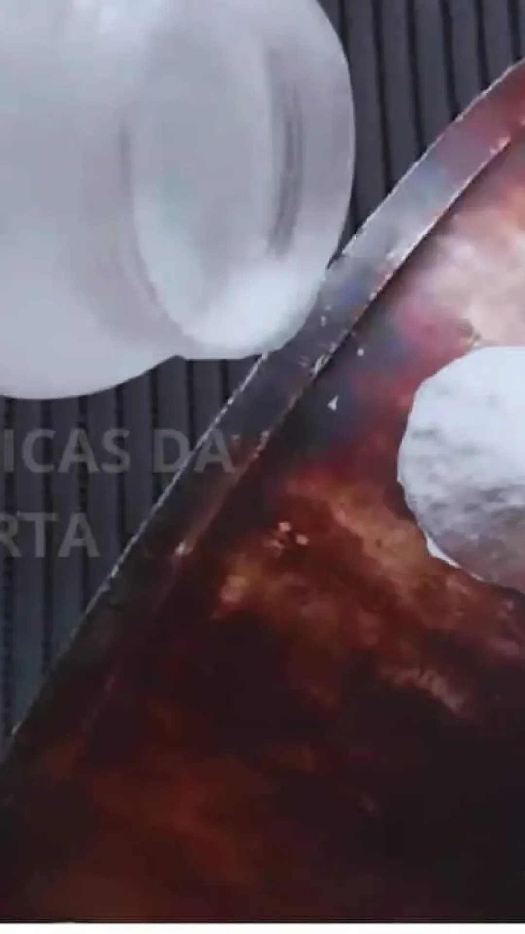 Pó desengordurante caseiro que derrete a gordura de panelas sem esforço