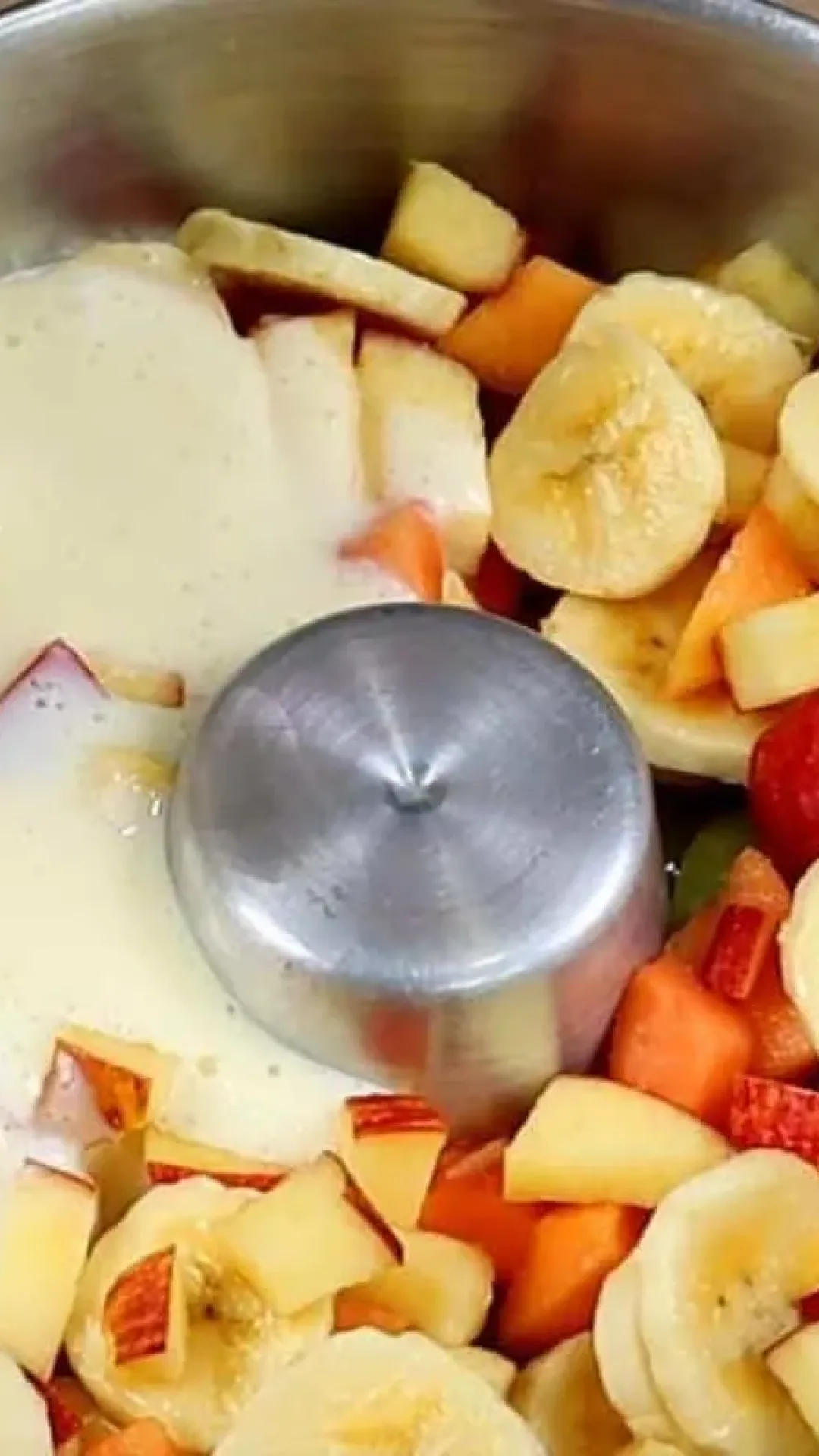 Pudim de frutas fácil de preparar com 4 ingredientes bem simples