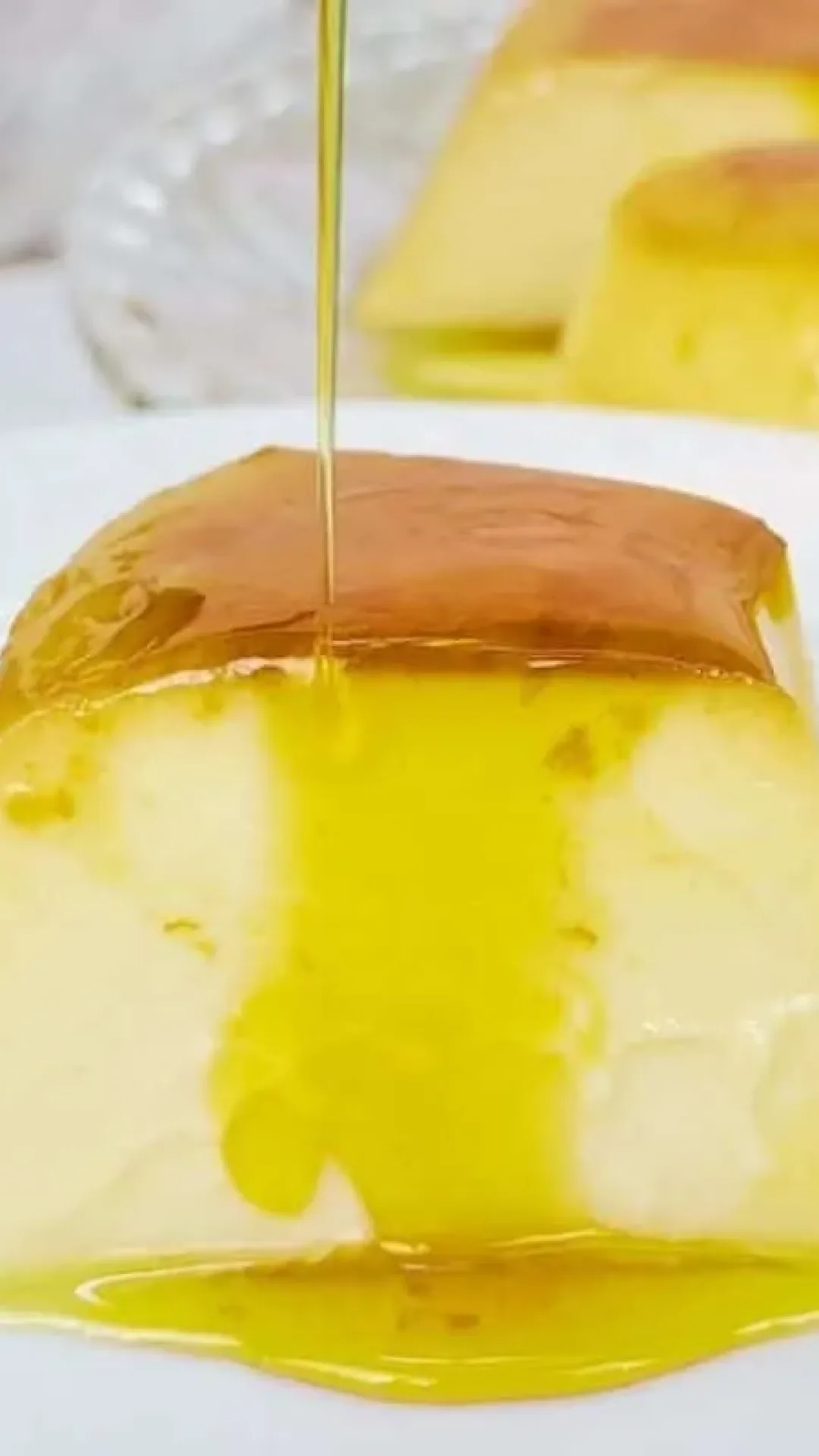 Pudim de iogurte natural: super cremoso e feito com apenas 3 ingredientes, a sobremesa leve ideal para o dia a dia