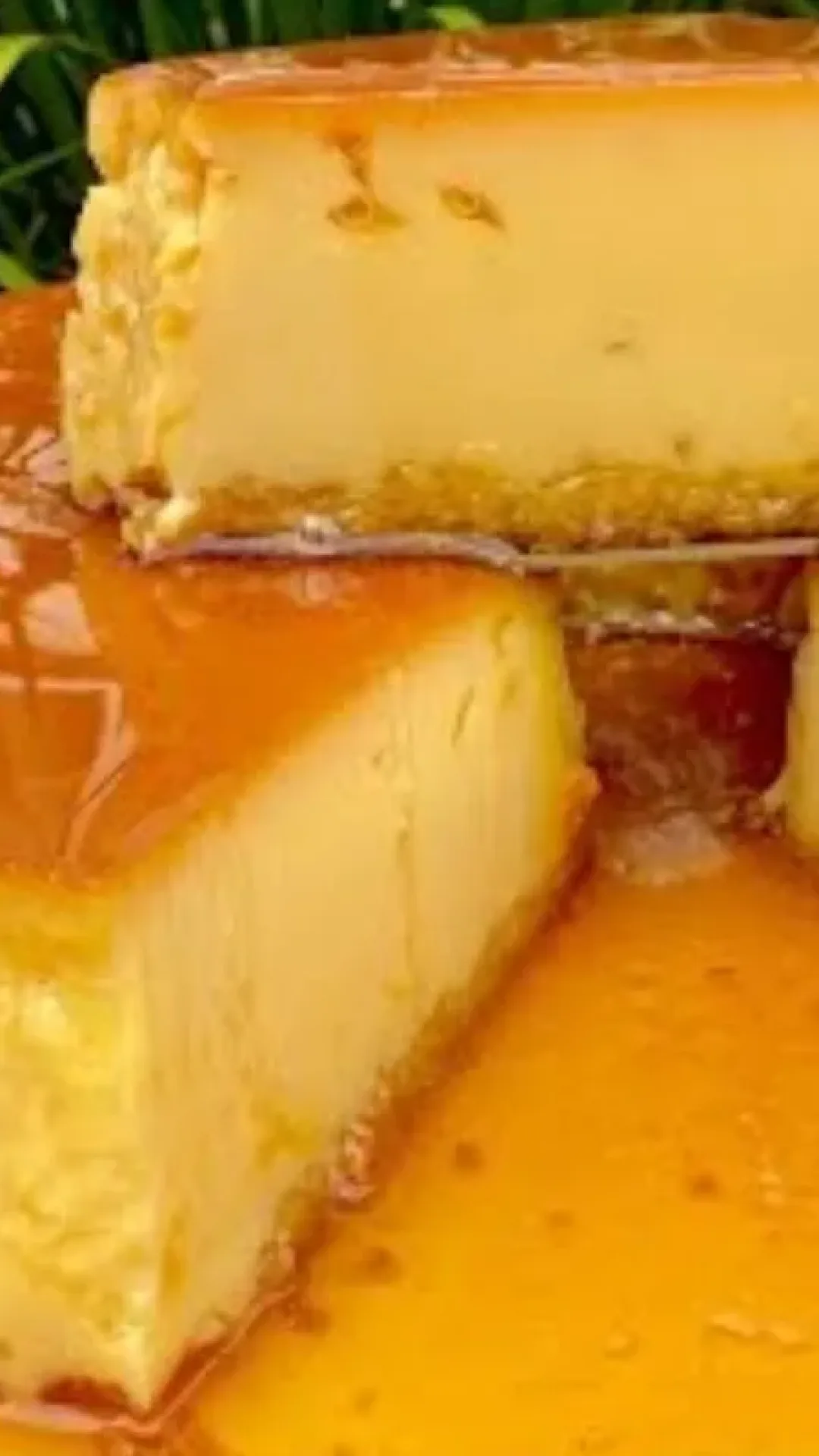 Pudim de leite condensado com queijo que fica bom demais da conta e é muito cremoso