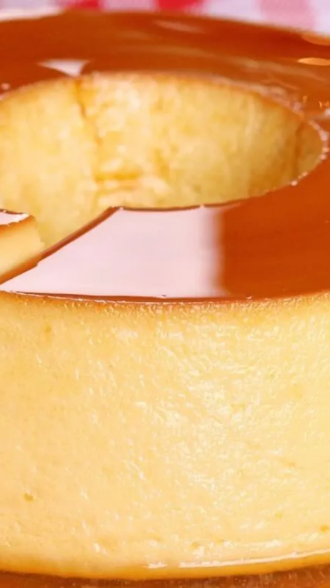 Pudim de leite condensado que derrete na boca, impossível parar de comer de tão gostoso que fica