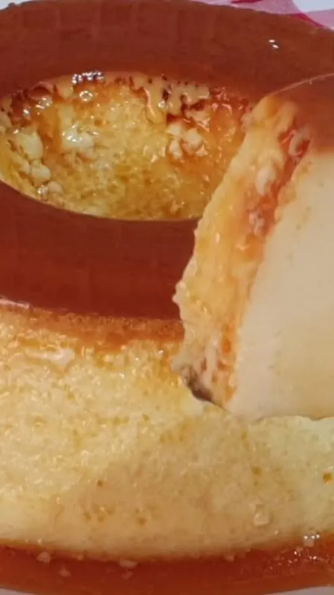 Pudim de leite condensado, um clássico que rende muito, fica cremoso e vai te surpreender