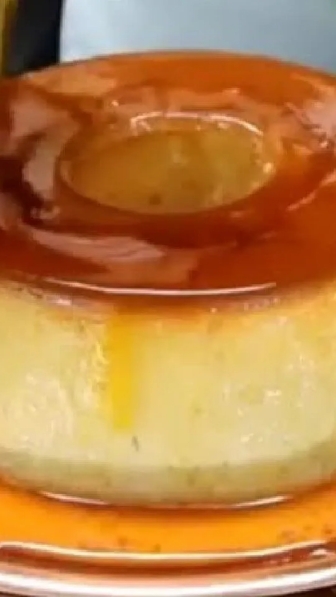 Pudim de panela bem cremoso que fica pronto super rapidinho