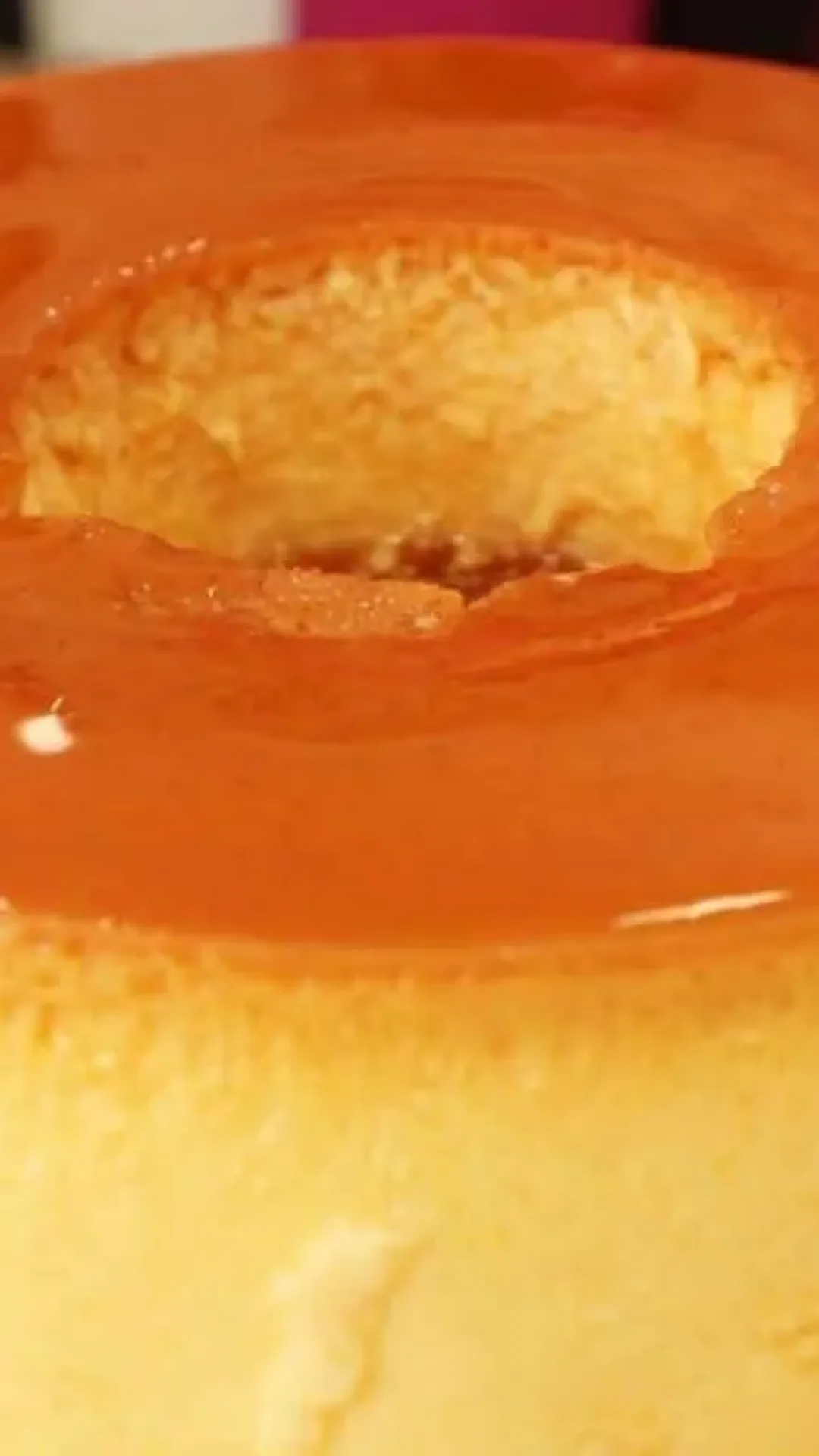 Pudim sem leite condensado: leve e cremoso que desenforma super fácil