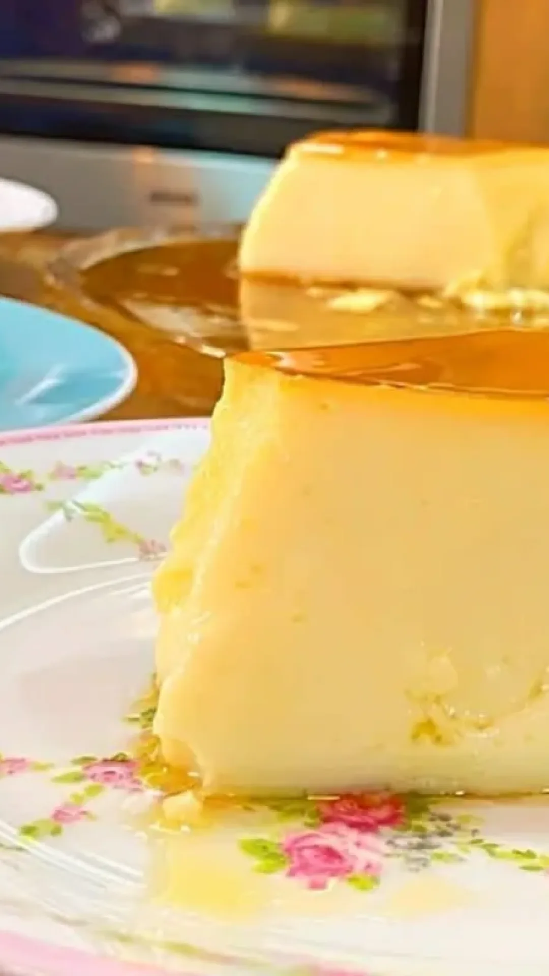 Pudim tradicional cremoso e sem furinhos para servir na sobremesa