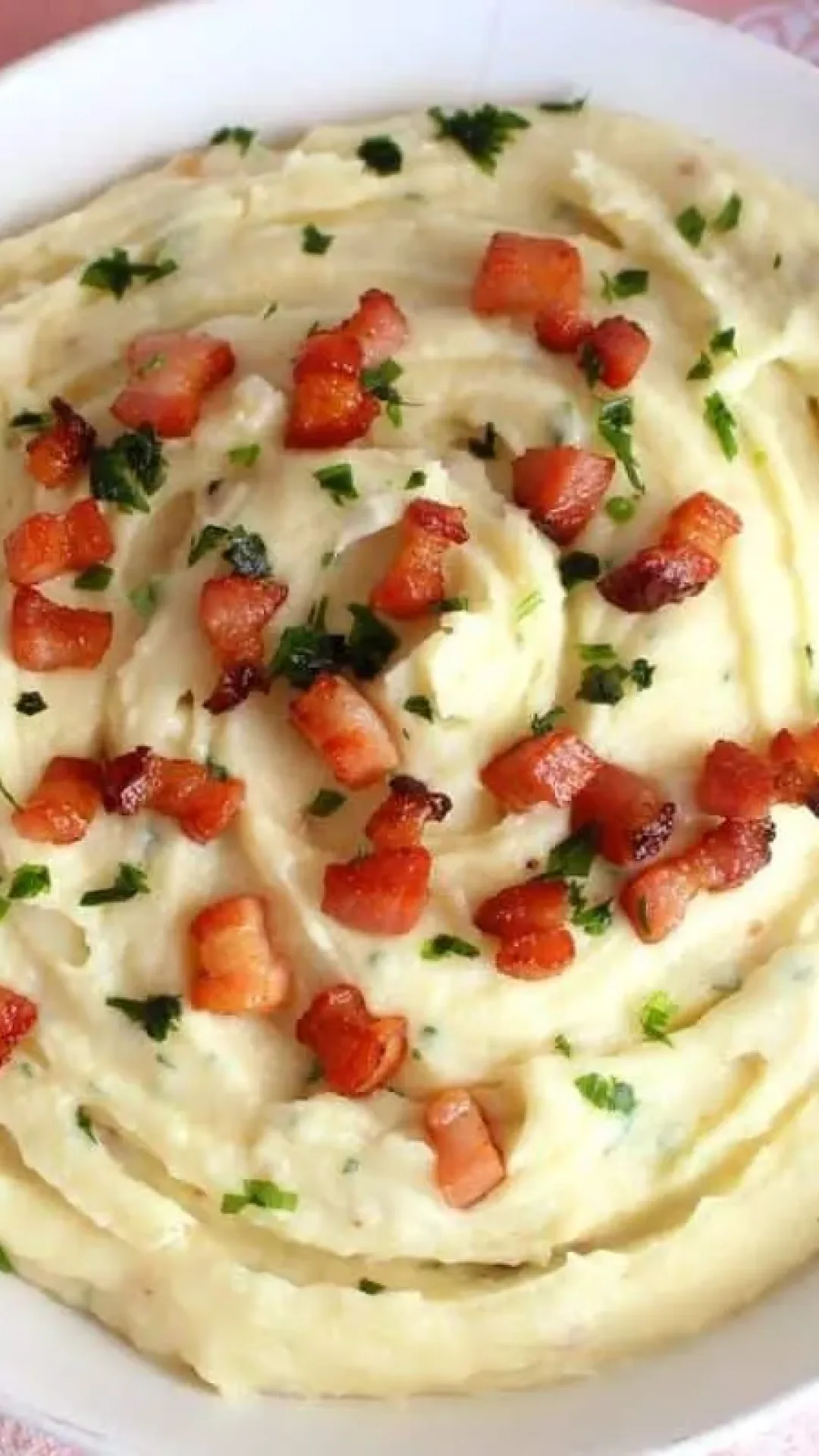 Purê de batatas especial com toque caseiro que combina com qualquer prato e deixa tudo mais cremoso