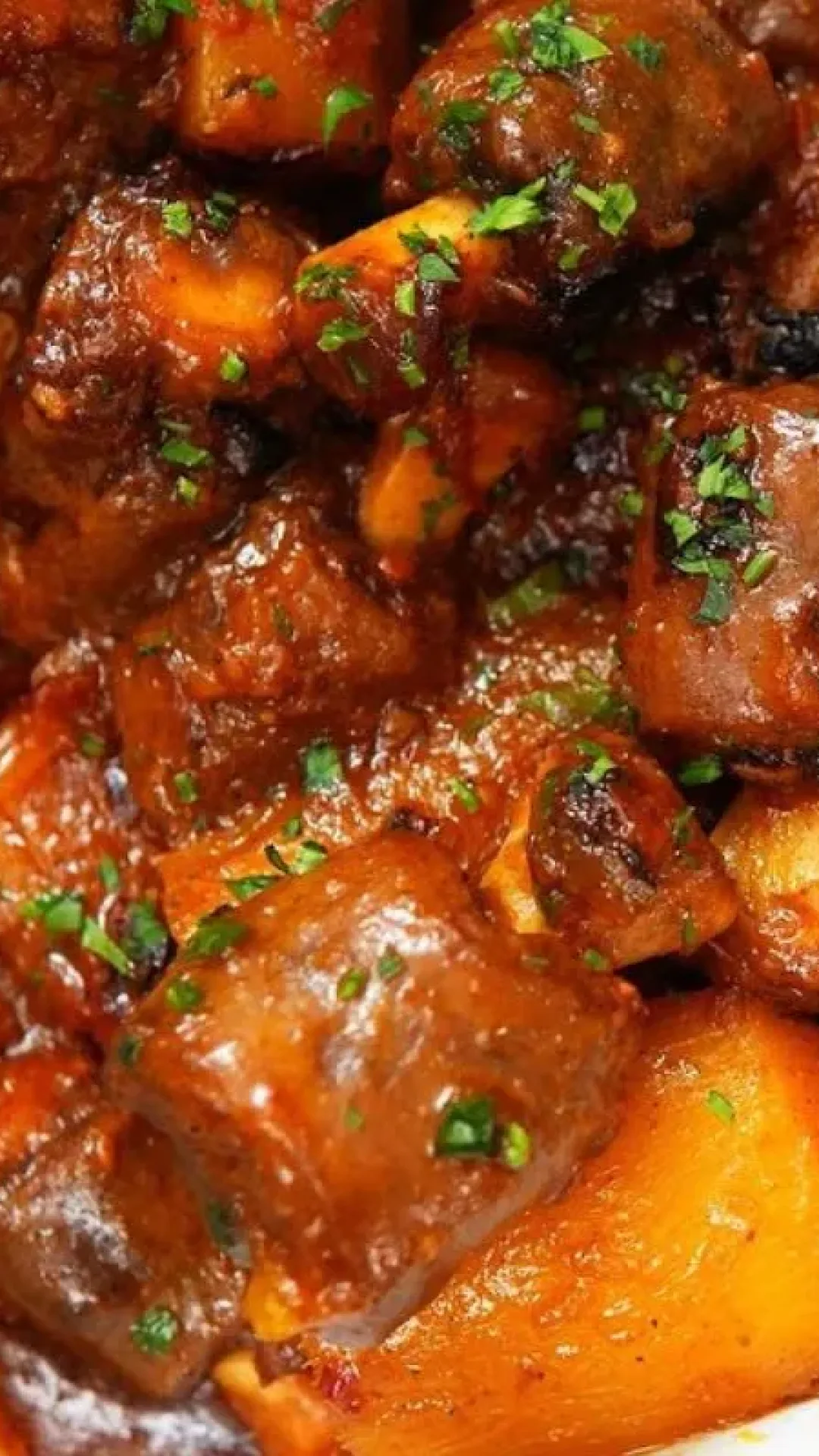 Rabada com mandioca bem temperada, prato tradicional e cheio de sabor