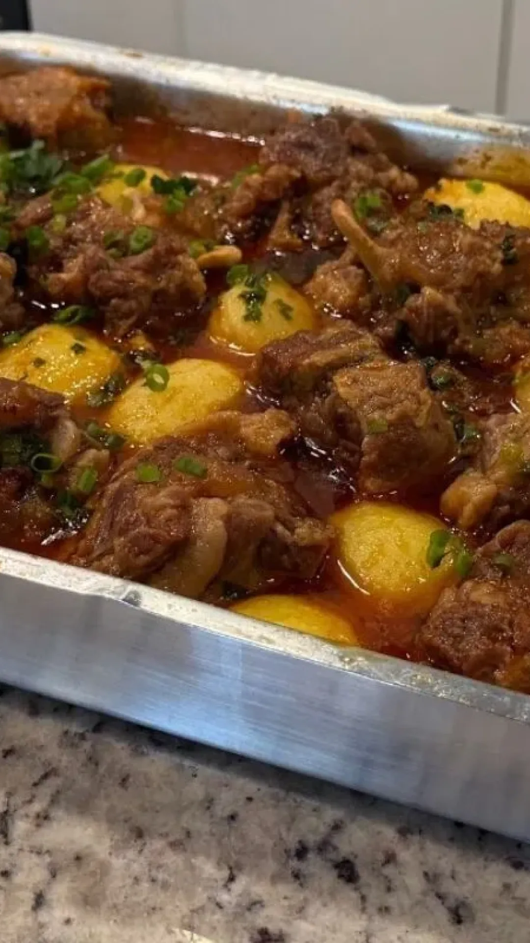 Rabada de forno com batata: o prato principal delicioso e completo para o almoço de família