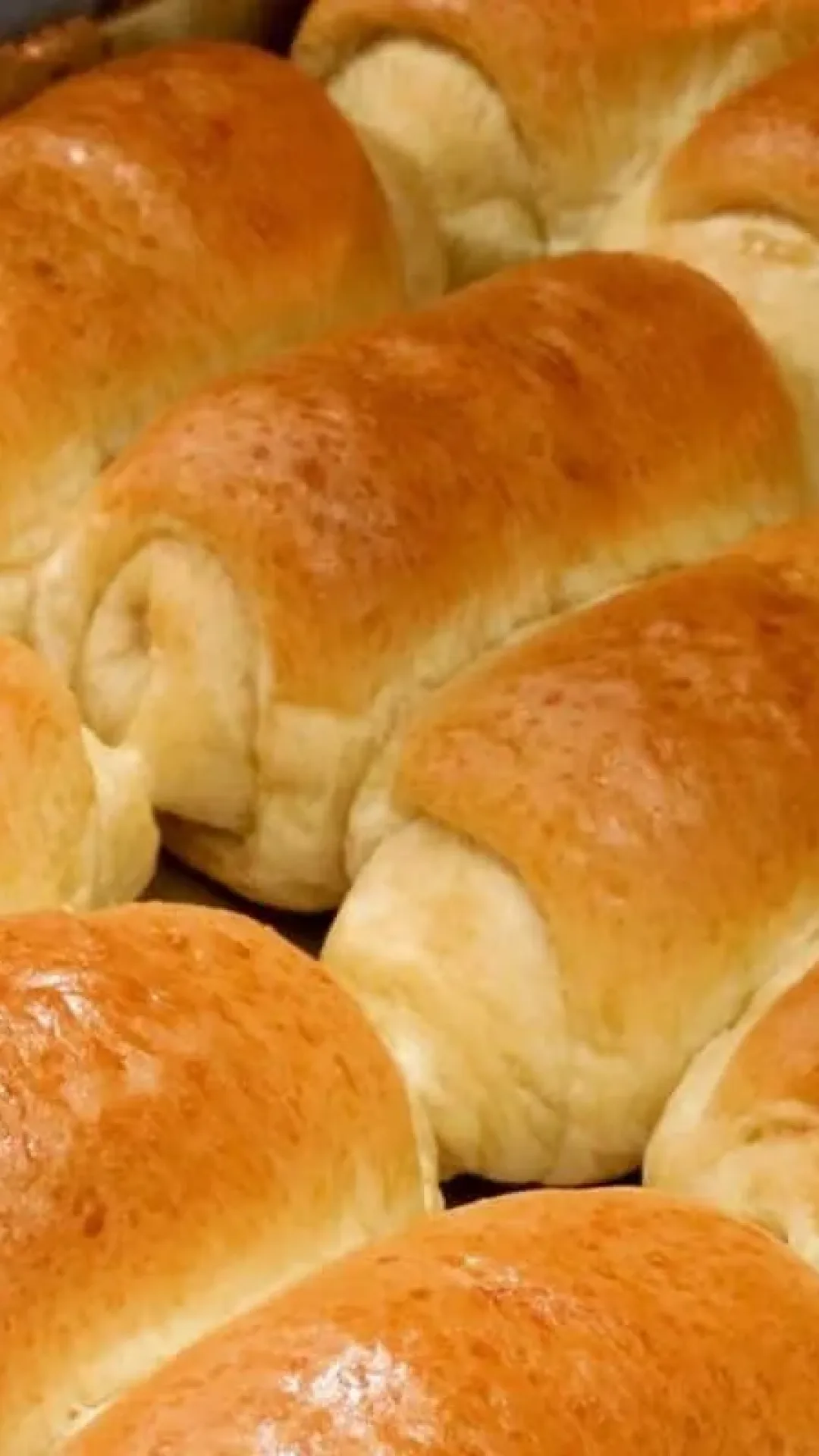 Receita de pão caseiro fofinho e econômico, perfeito para servir quentinho com manteiga no café da manhã