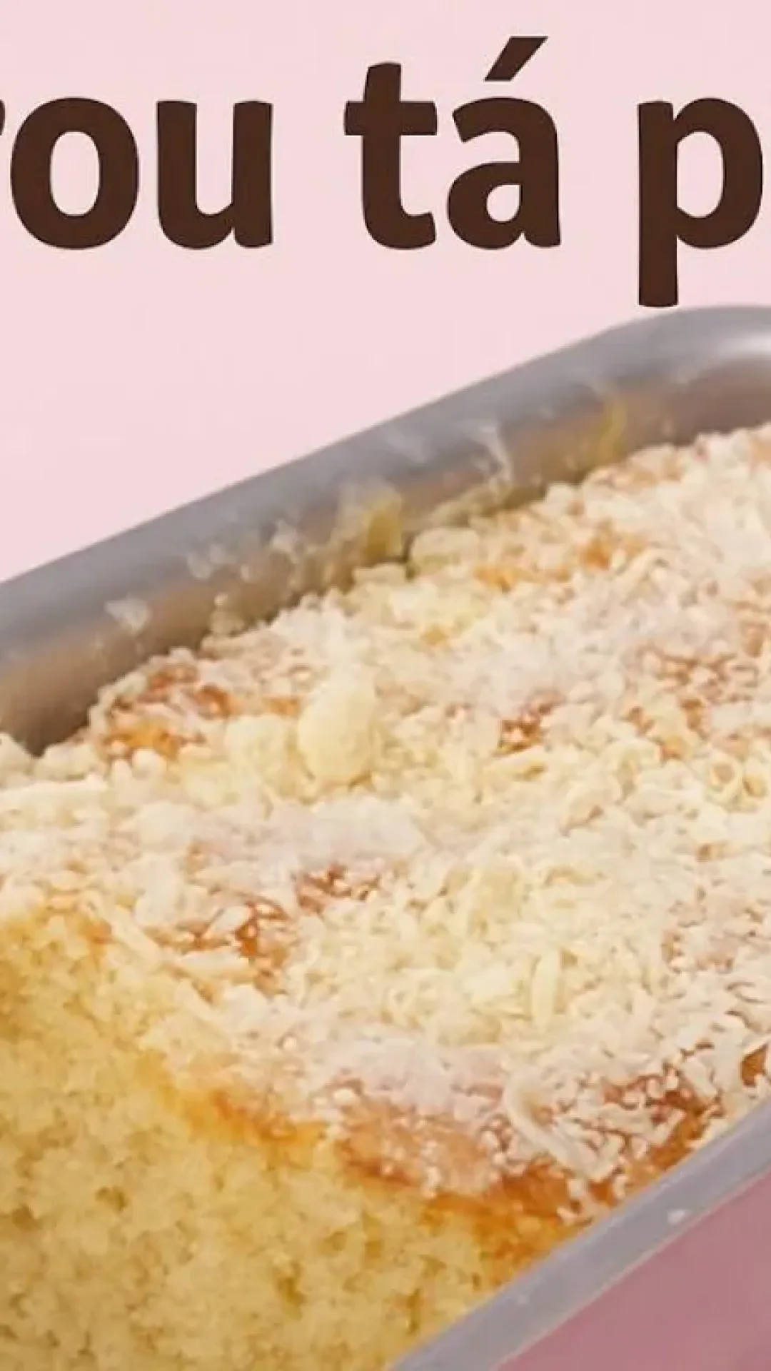 Receita de pão de coco molhadinho, saboroso e sem sovar, sendo a opção mais fácil que você já viu