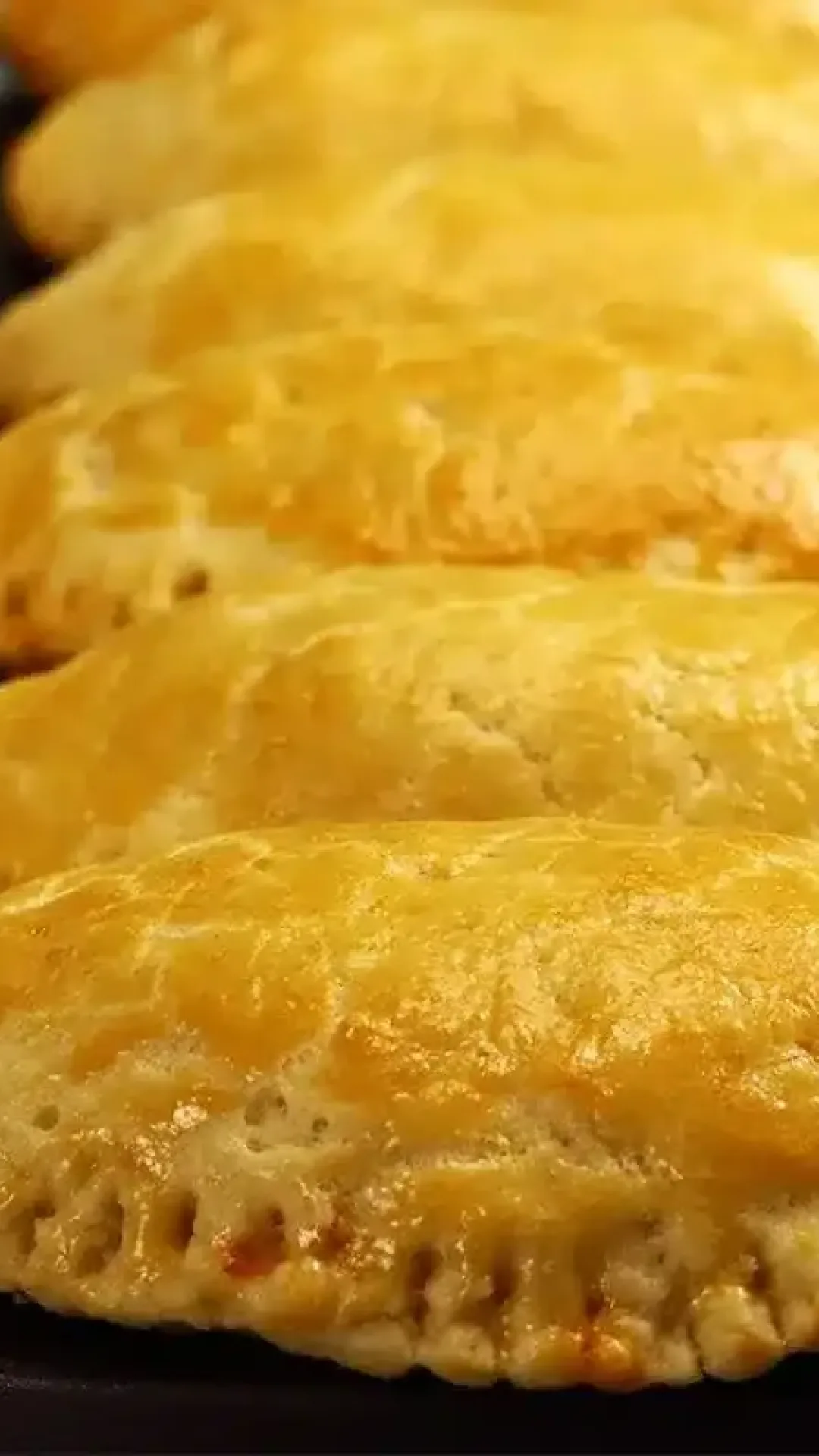 Receita de pastel de forno assado com massa profissional que derrete na boca e rende muito