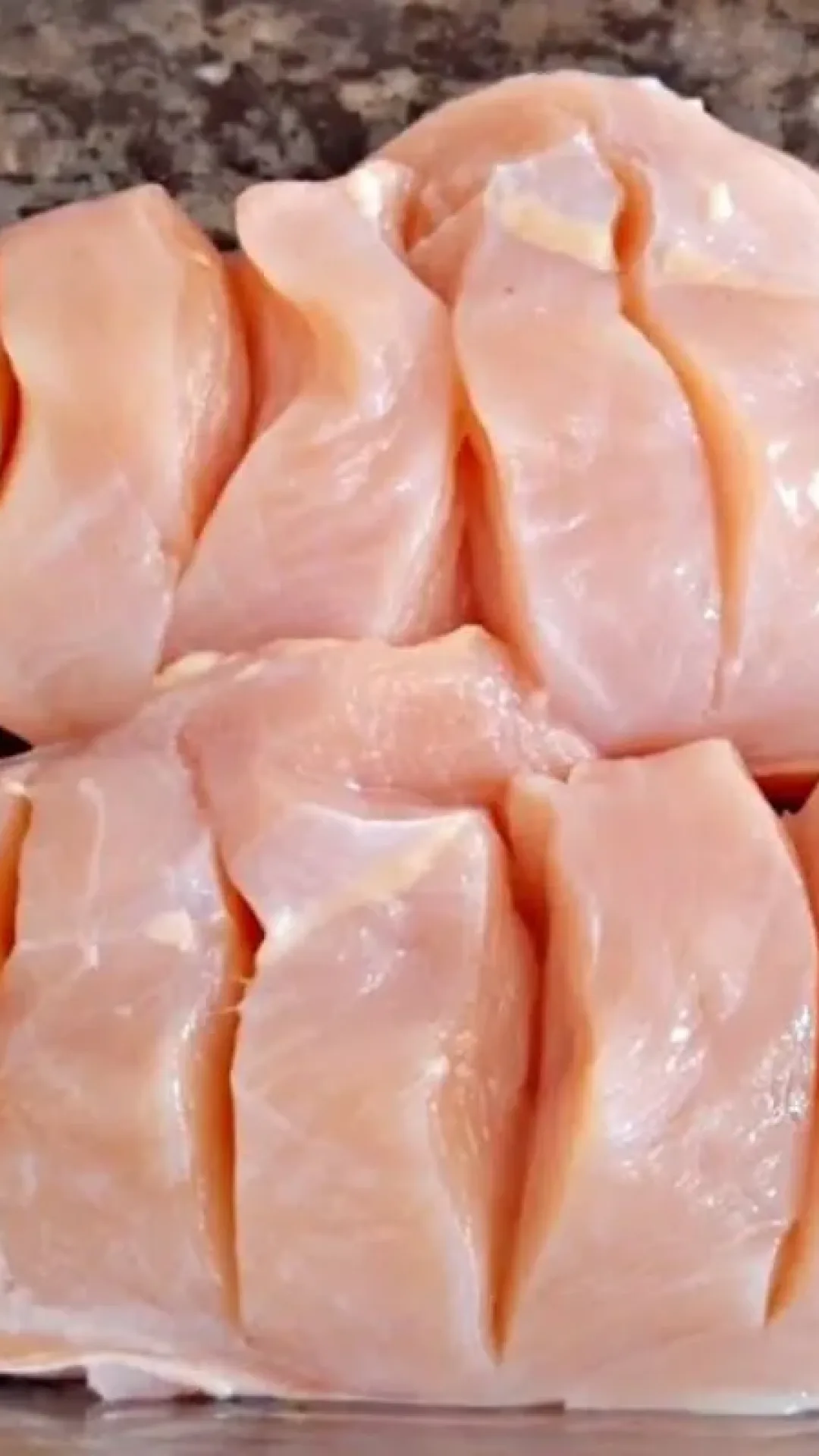 Receita de peito de frango fácil e rápida que fica suculenta e muito saborosa para o almoço de domingo