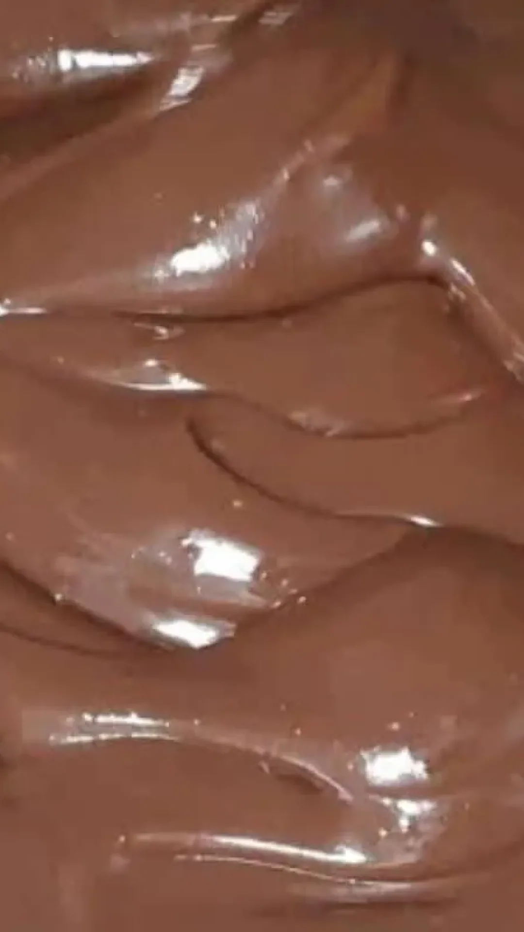 Recheio de chocolate cremoso e delicioso que é perfeito para bolo no pote
