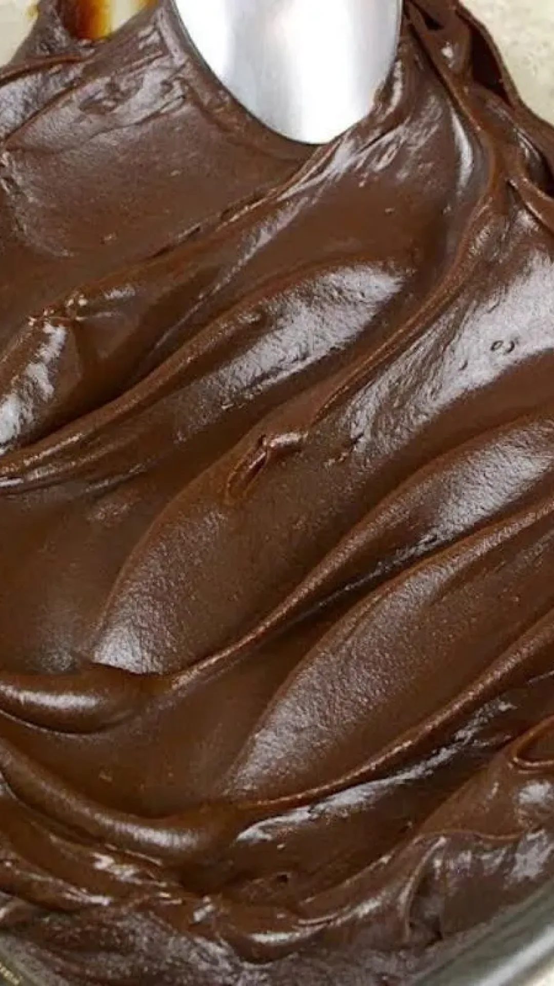 Recheio de chocolate cremoso e perfeito para seus bolos ou sobremesas