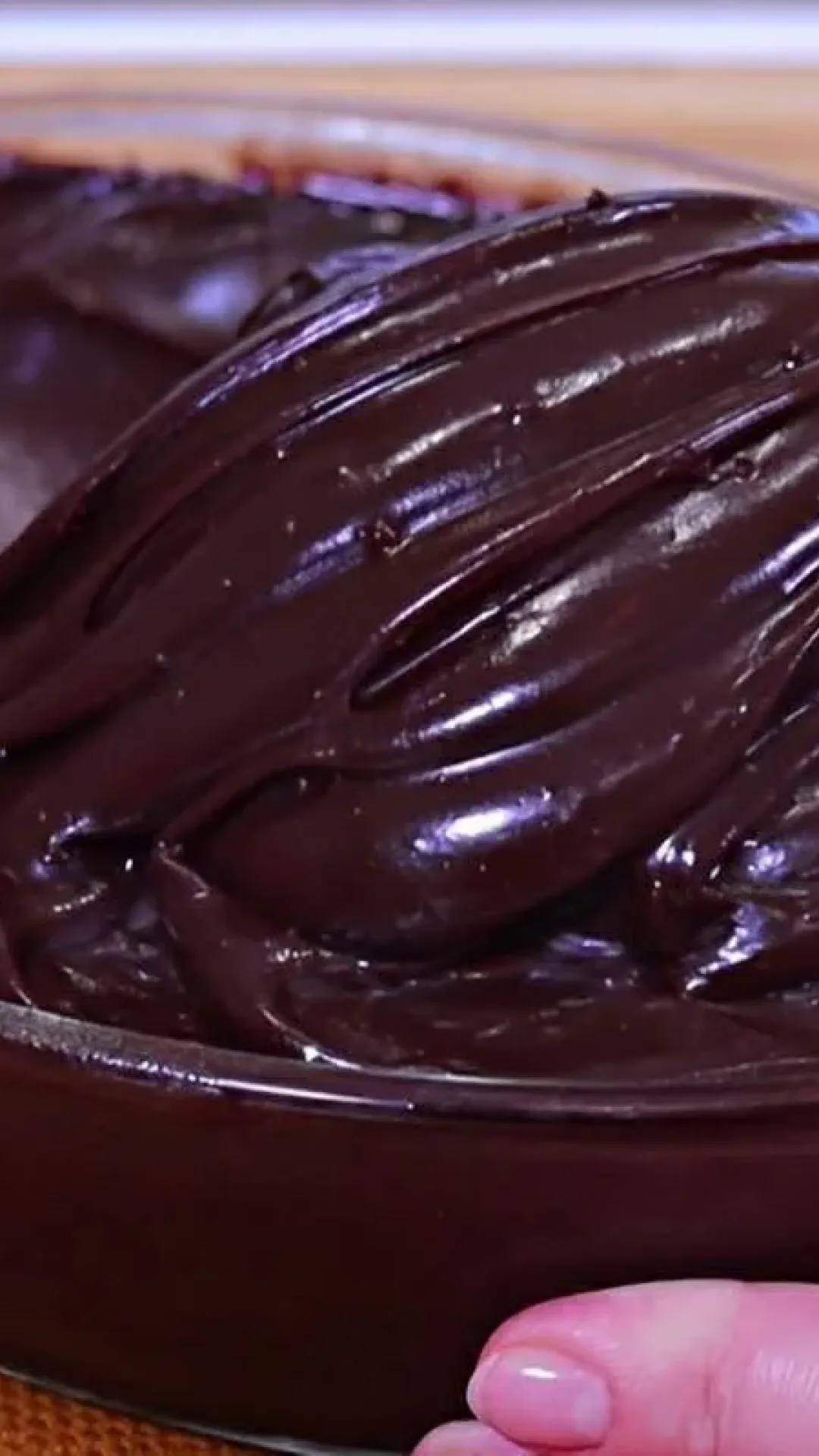 Recheio de chocolate para bolo de aniversário muito cremoso e fácil de preparar