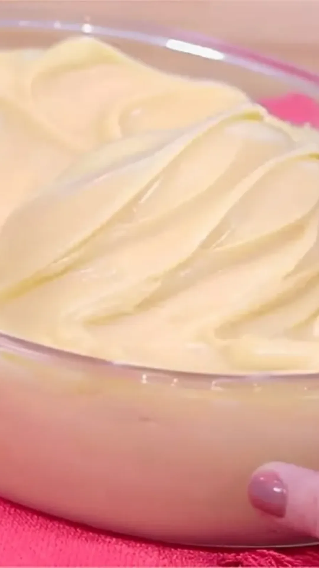 Recheio de leite ninho com chocolate branco cremoso e delicioso para rechear bolos ou comer de colher