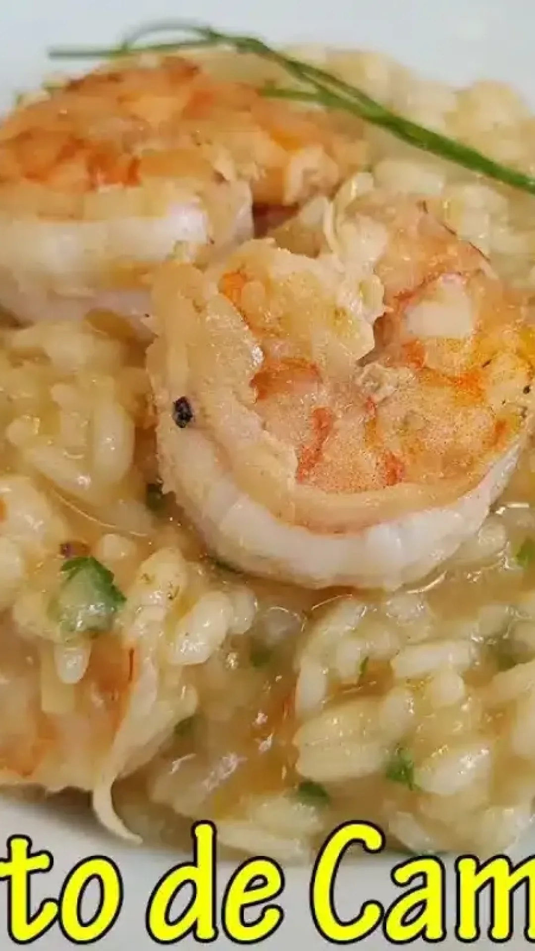 Risoto de camarão pronto em 30 minutos para você servir um jantar elegante e delicioso na ceia de Ano Novo