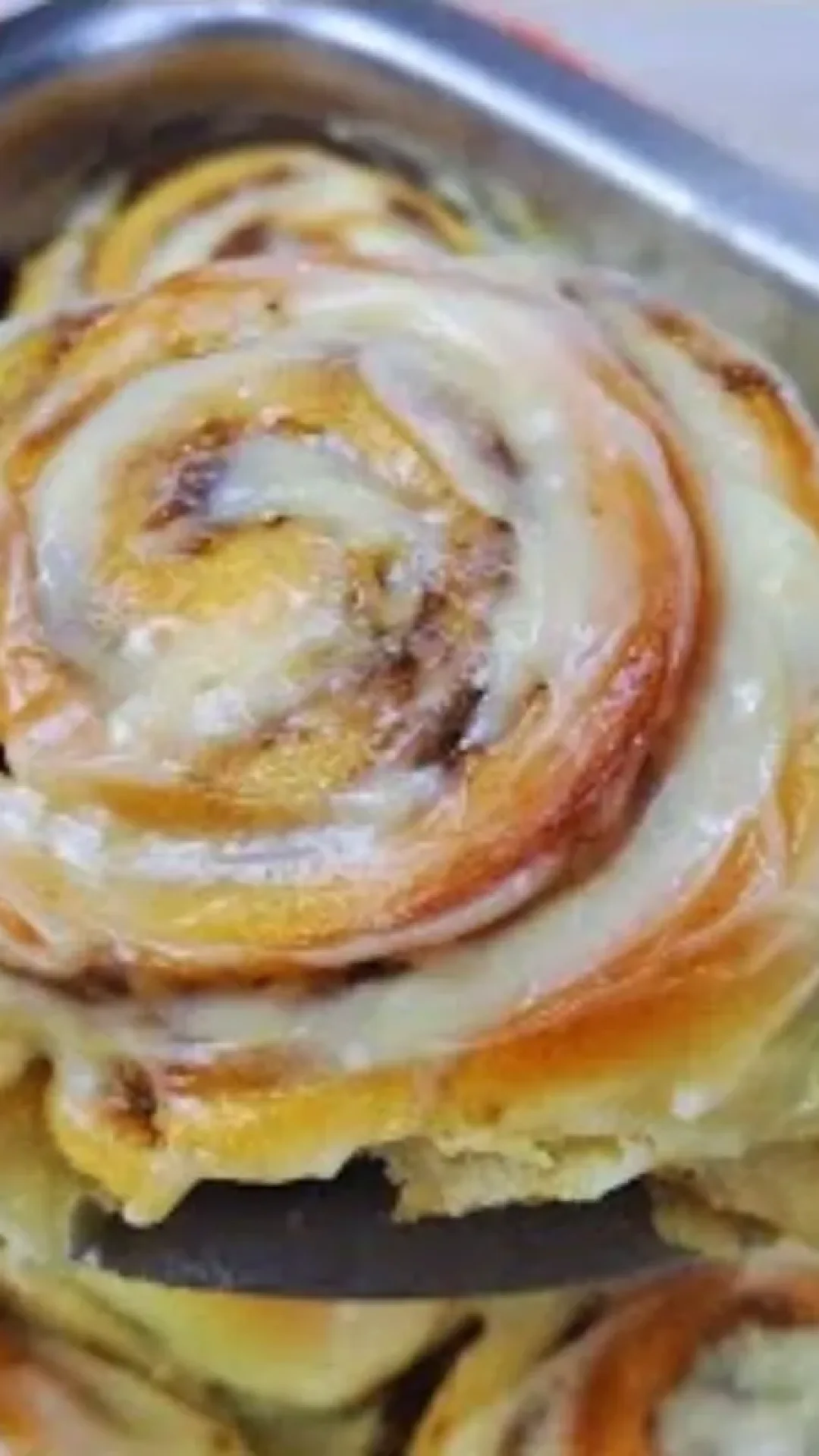 Rolinho de canela úmidos e fofinhos iguais aos cinnamon rolls americanos