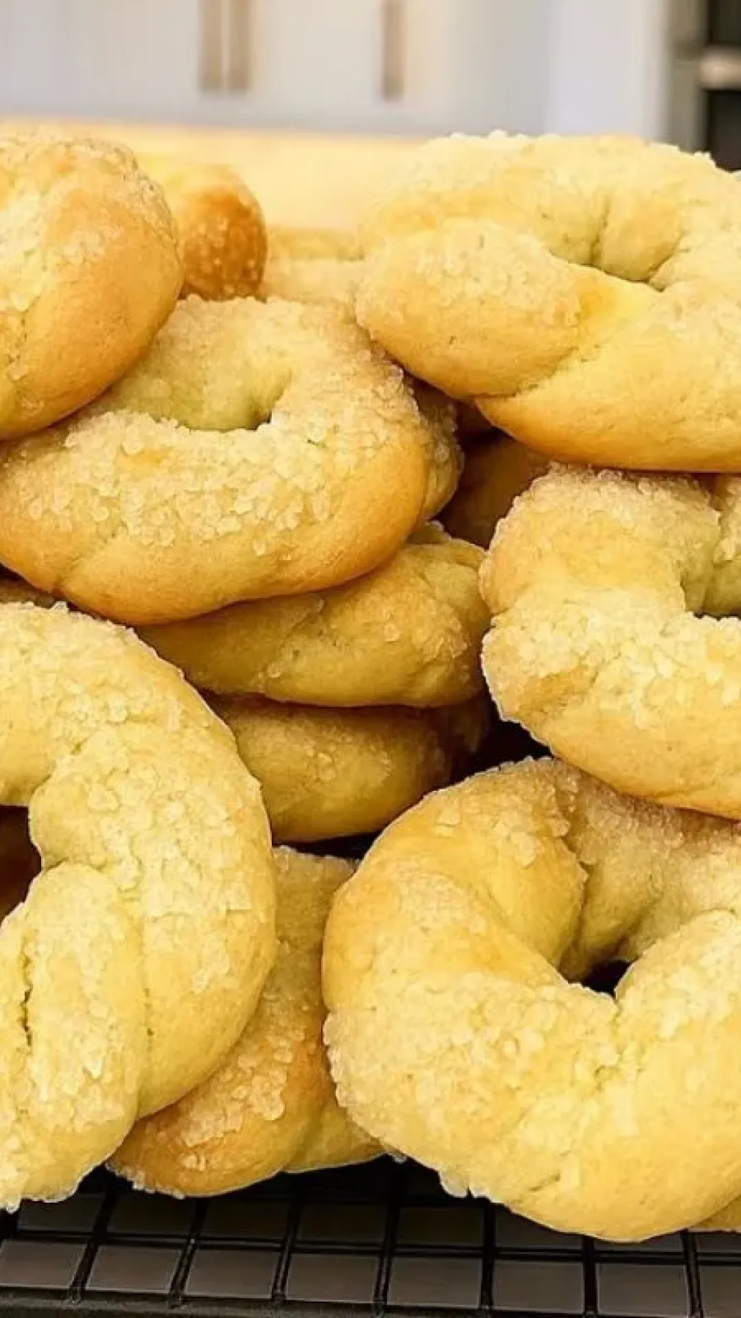 Rosquinhas de coco açucaradas: ficam uma delícia para comer com um cafezinho no feriado
