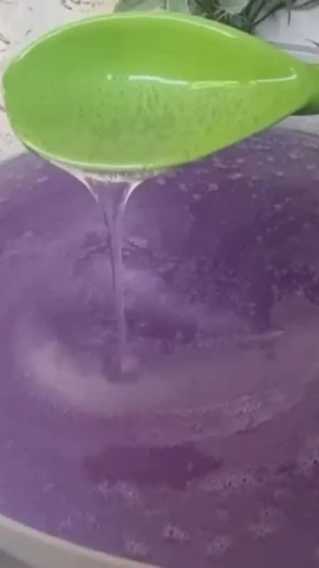 Sabão de água oxigenada perfumado com ação poderosa que limpa e deixa sua casa perfumada