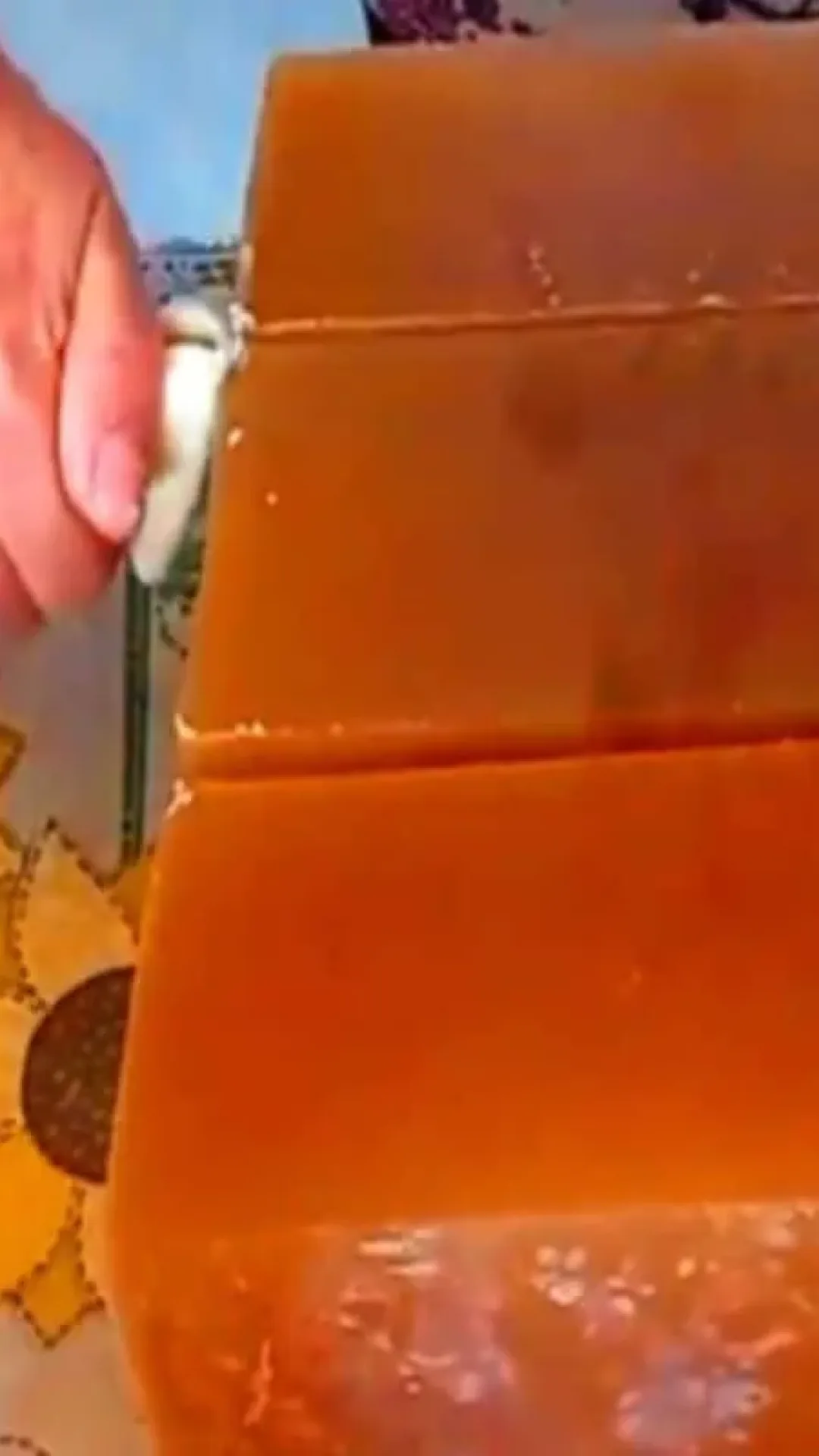 Sabão de álcool caseiro em barra: receita maravilhosa que limpa muito e é simples de fazer