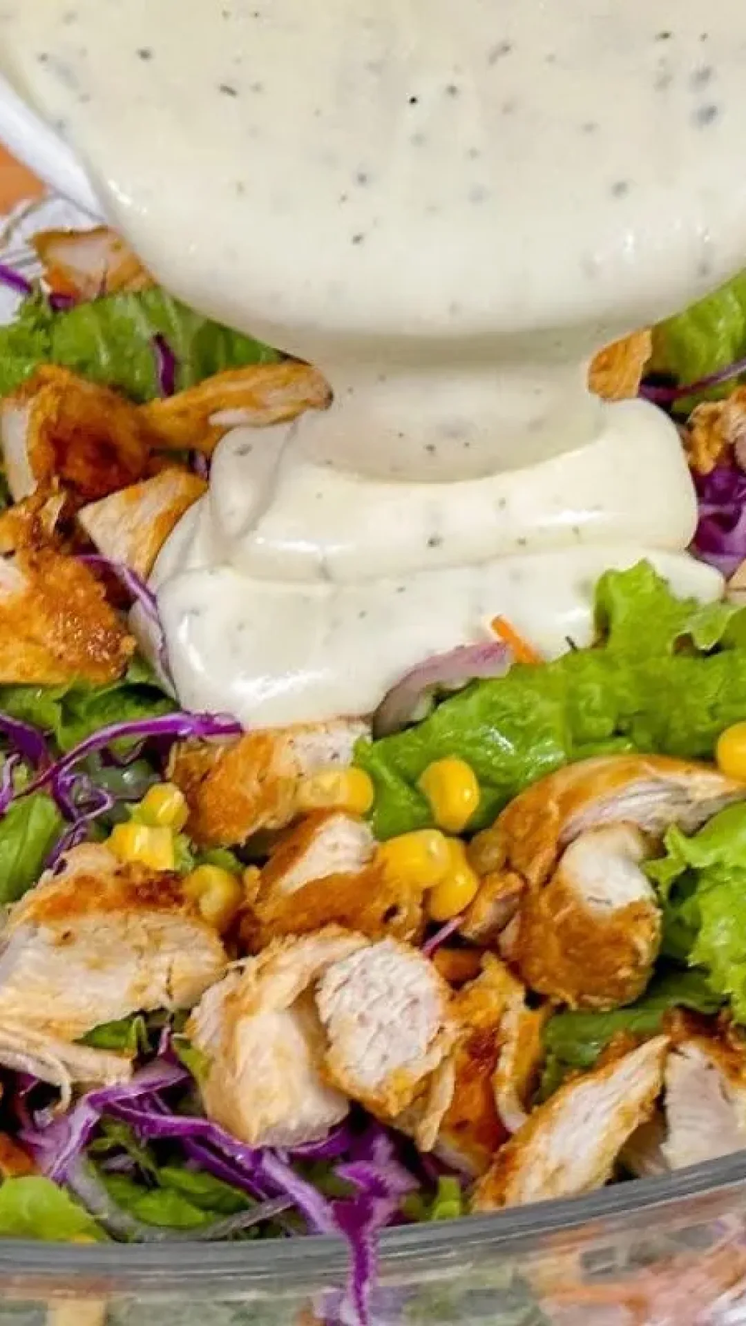 Salada com molho especial fácil e deliciosa, a melhor salada do mundo para o seu dia a dia