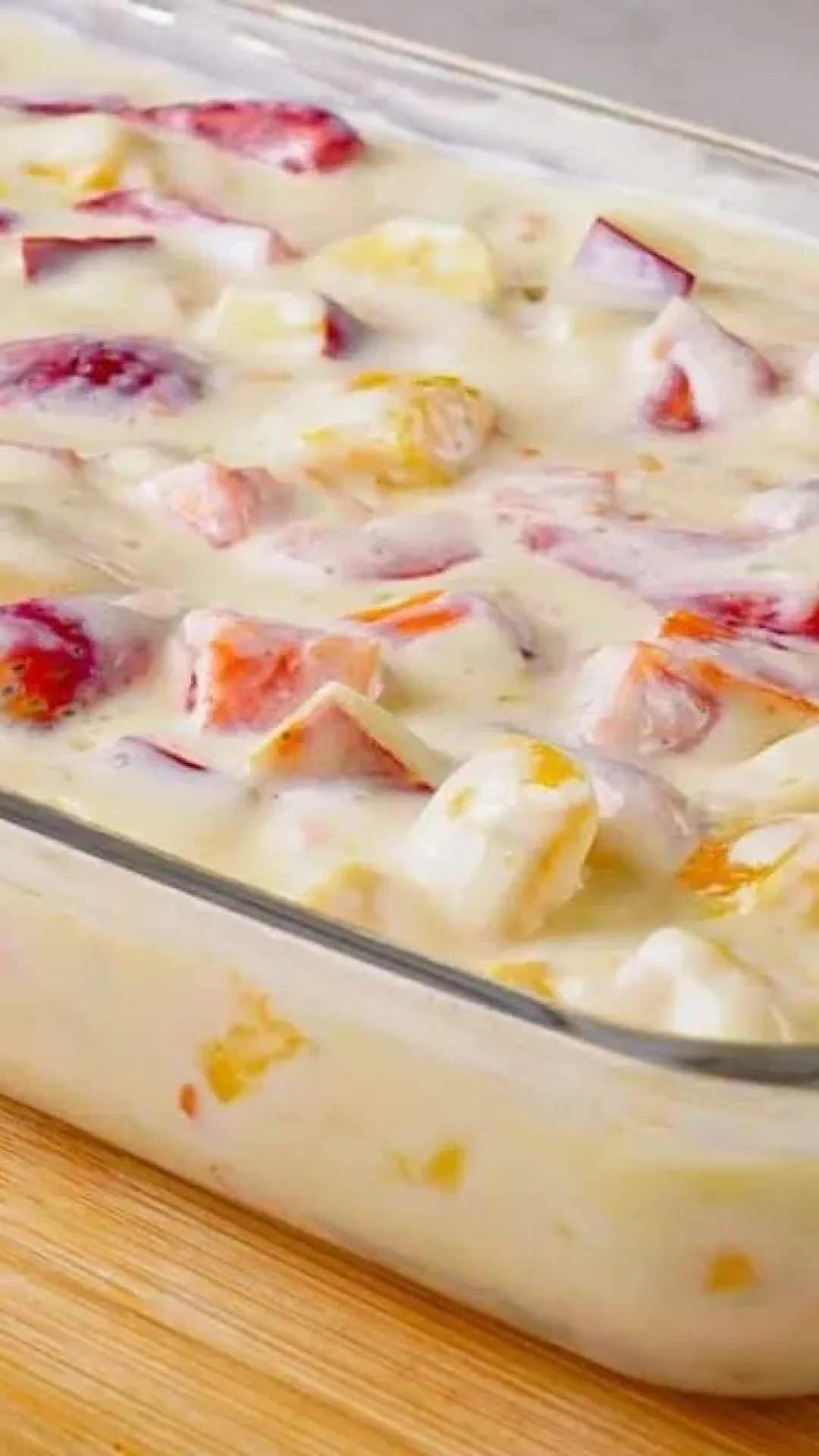 Salada de frutas com um toque cítrico, que não é enjoativa e vai agradar a todos os paladares