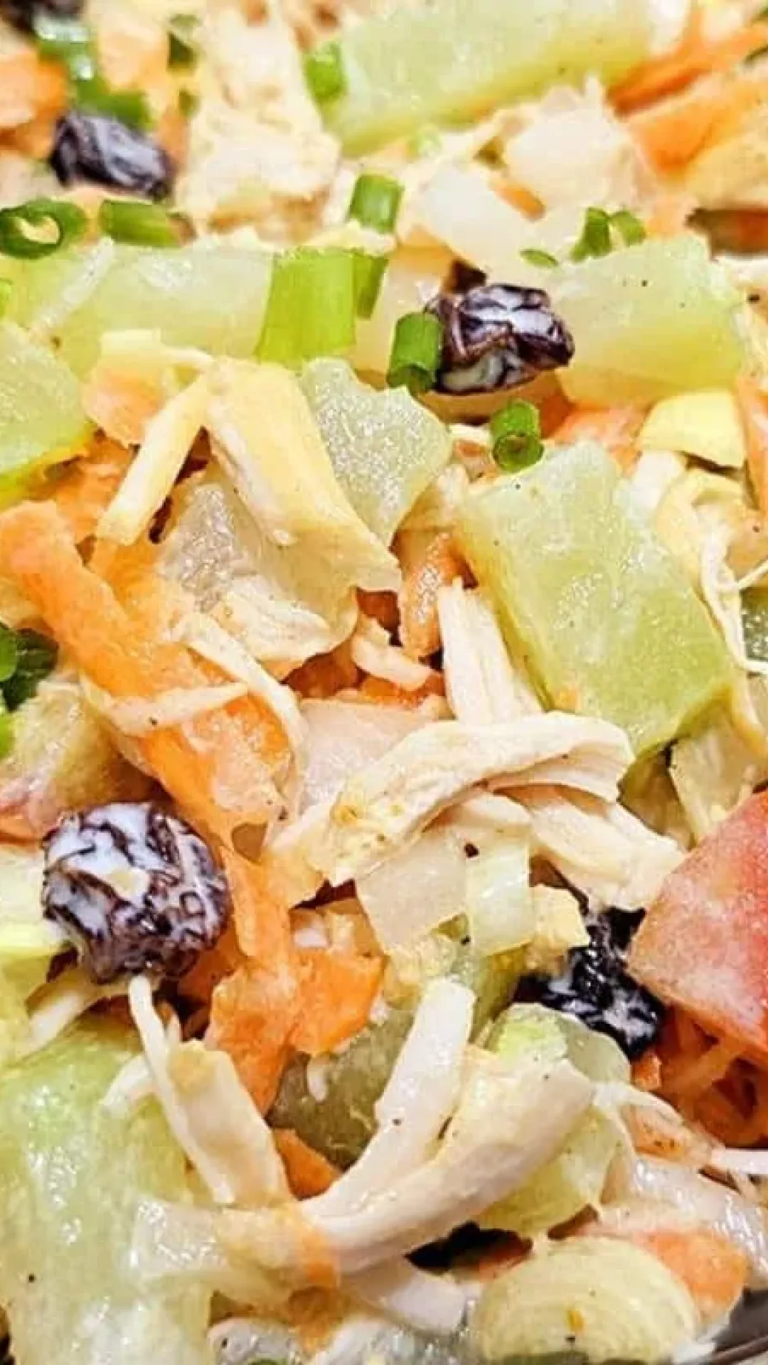 Salada natalina muito cremosa e refrescante para você servir nos almoços de fim de ano