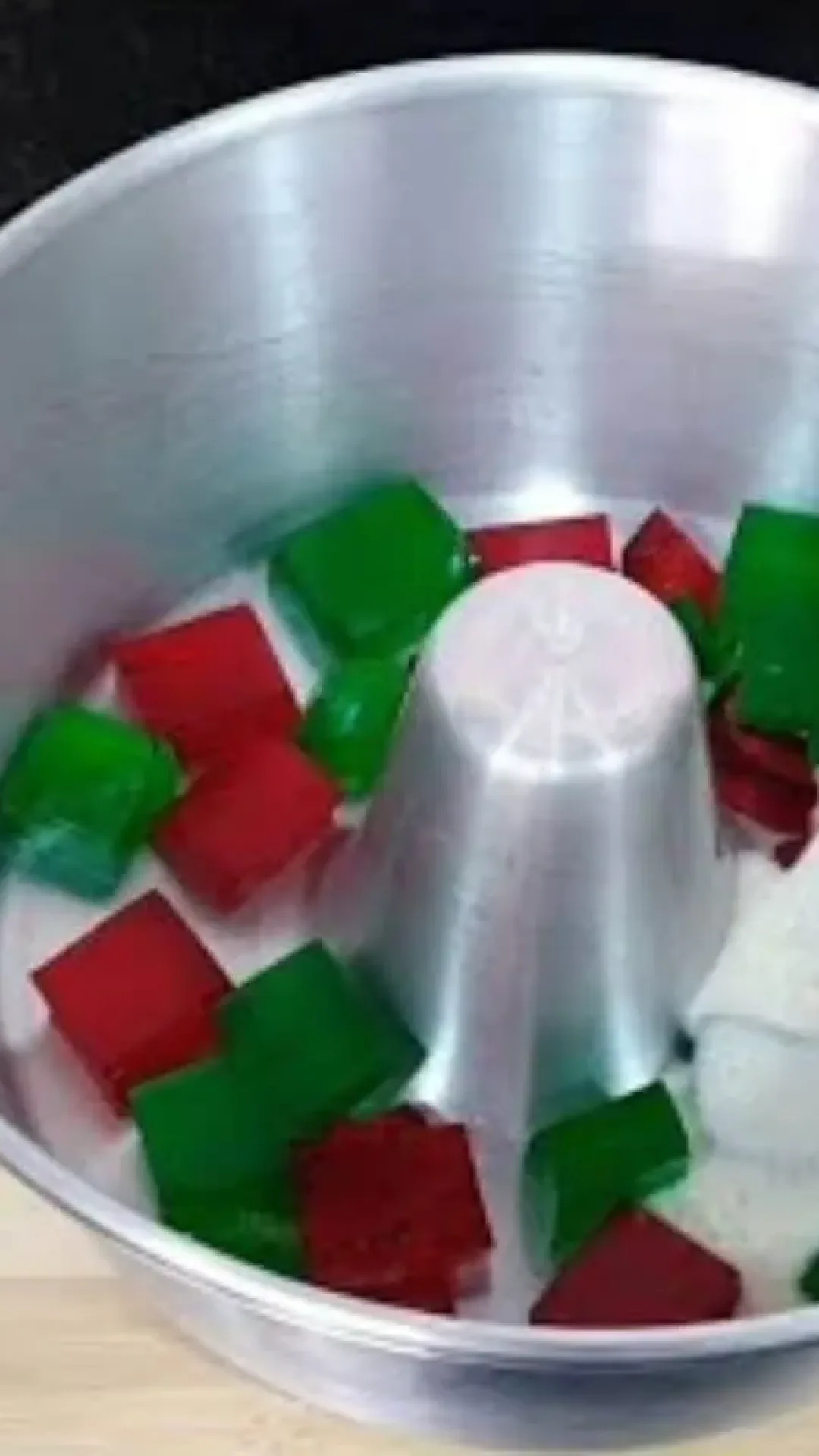 Sobremesa de coco com gelatina: um doce leve, fácil e econômico, que todo mundo gosta