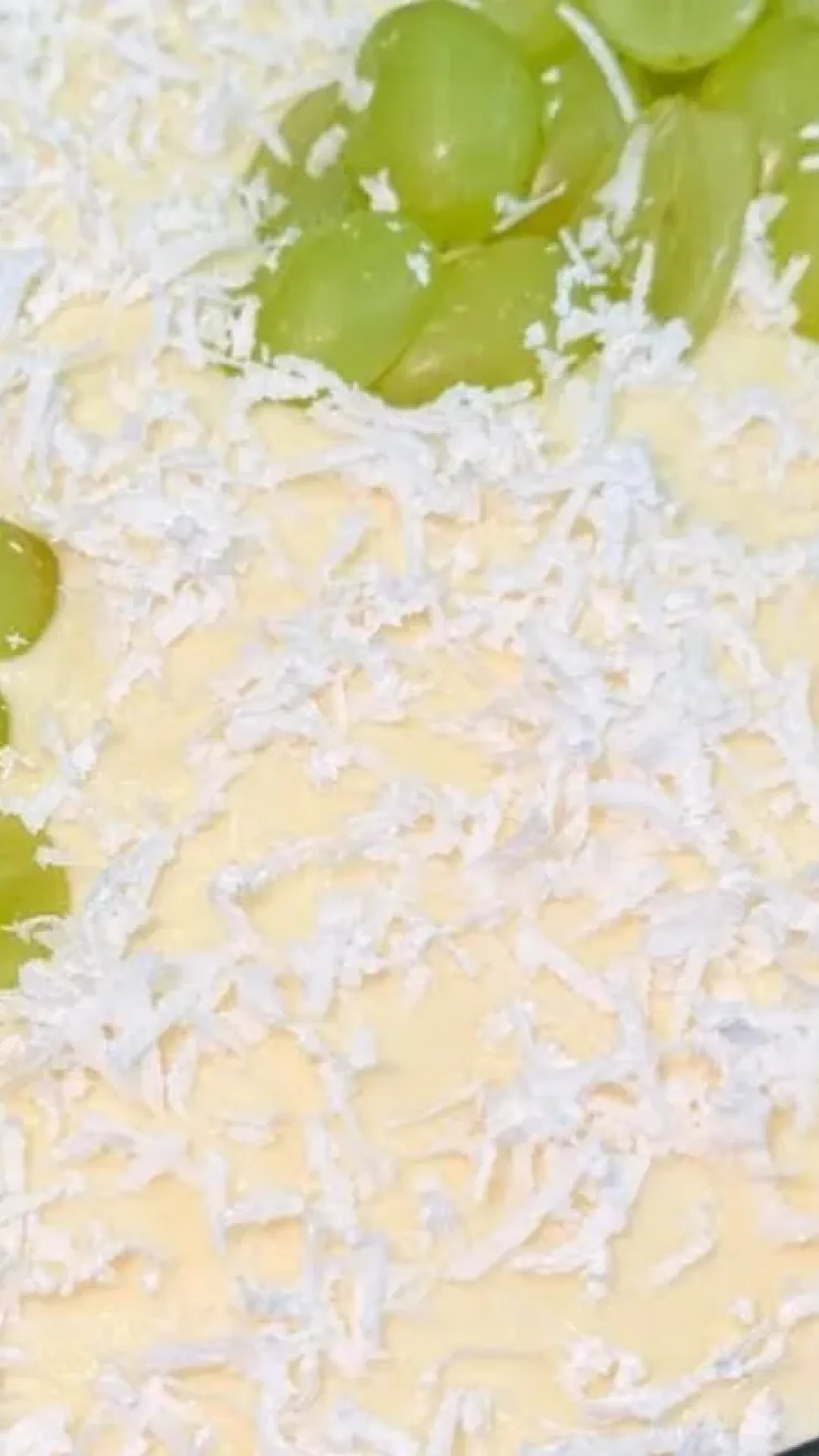 Sobremesa de massa folhada com camadas crocantes e um recheio leve que fica divina