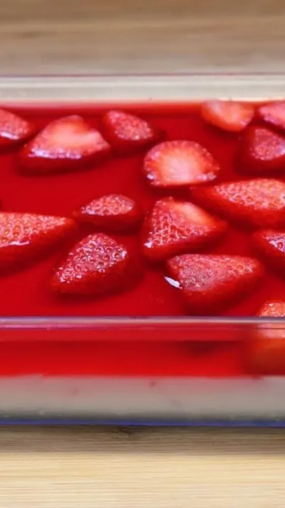 Sobremesa de morango, uma opção gelada, linda e muito refrescante, que todos adoram