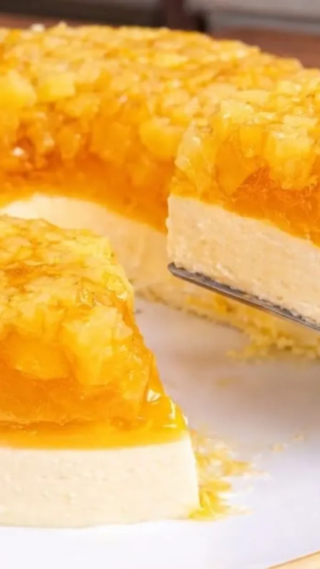 Sobremesa gelada de abacaxi que derrete na boca e é perfeita para refrescar os dias de calor