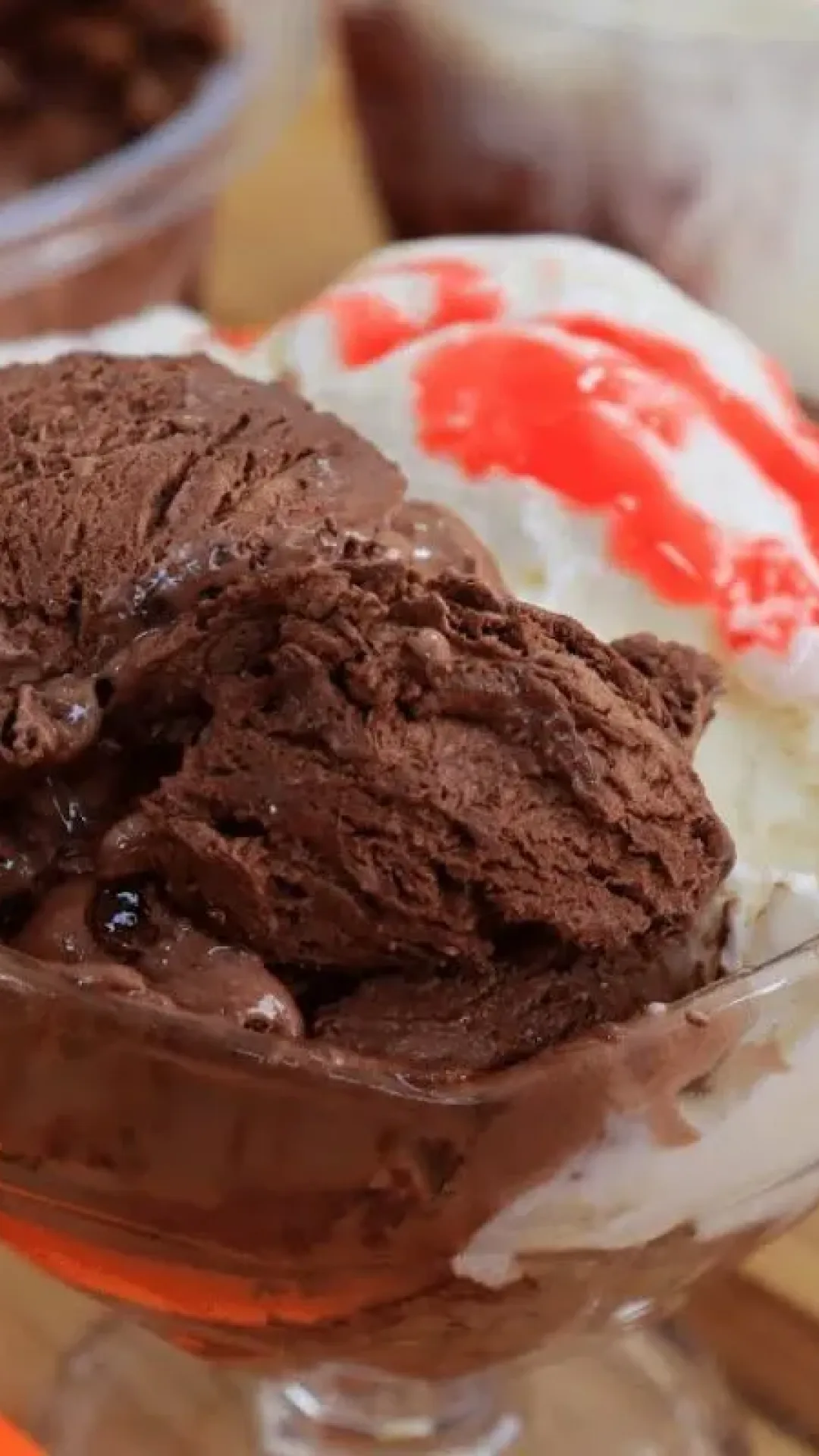 Sorvete caseiro de chocolate e leite ninho fácil e cremoso para fazer em casa