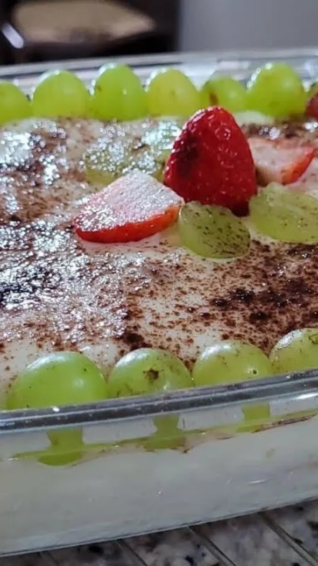 Tiramisu de frutas, uma sobremesa especial deliciosa e com um sabor de café marcante