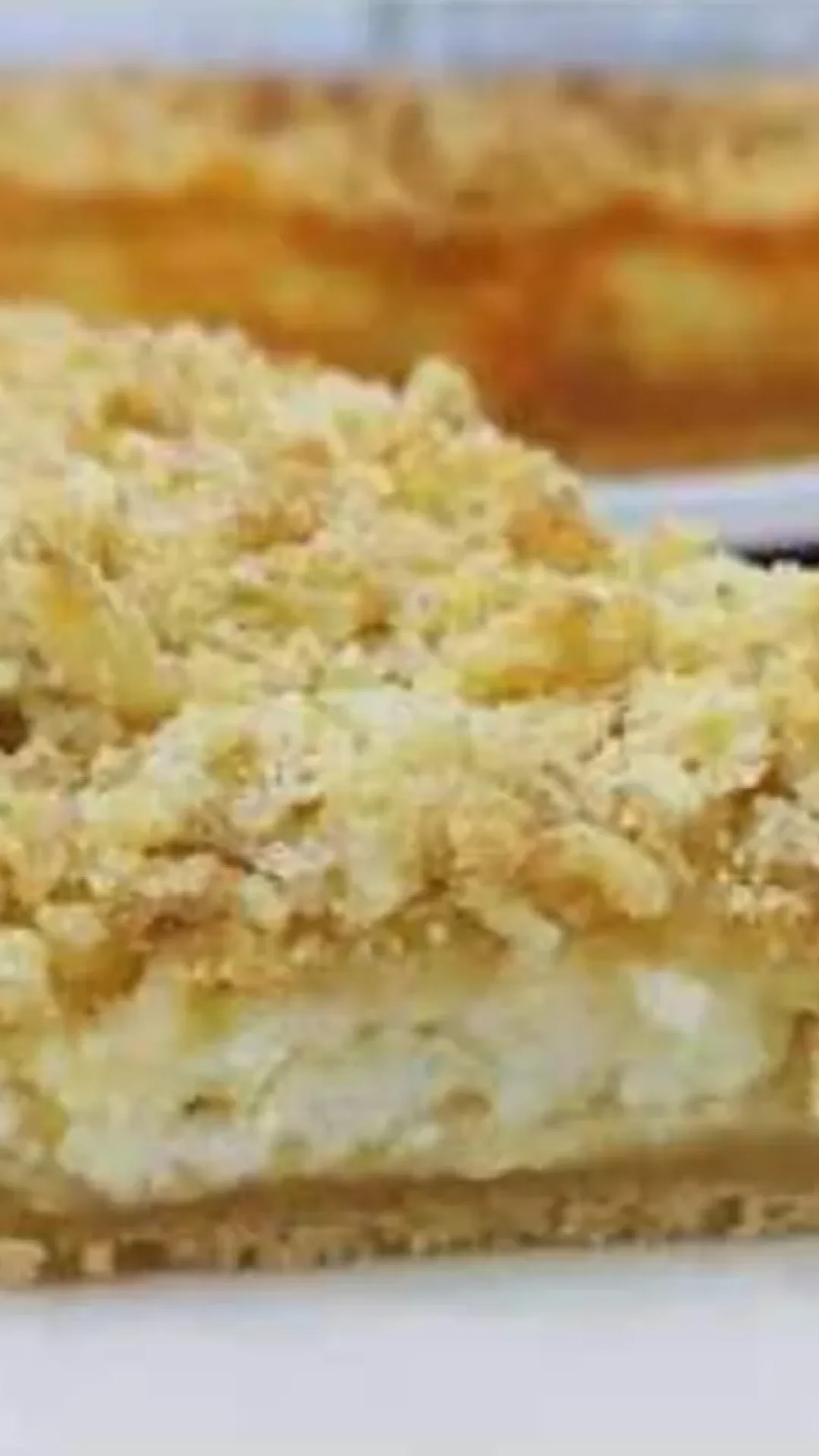 Torta cremosa de limão com uma farofa crocante incrível, a sobremesa ideal para o fim de semana