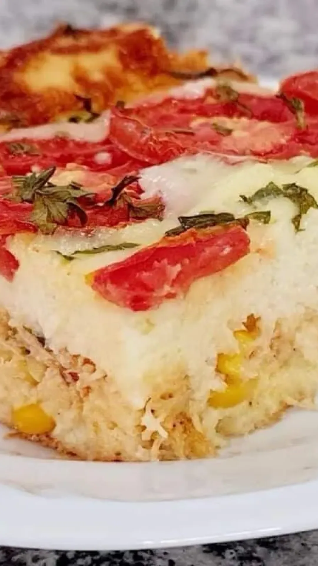 Torta de arroz amanhecido, que fica cremosa, deliciosa e é livre de glúten, perfeita para o jantar