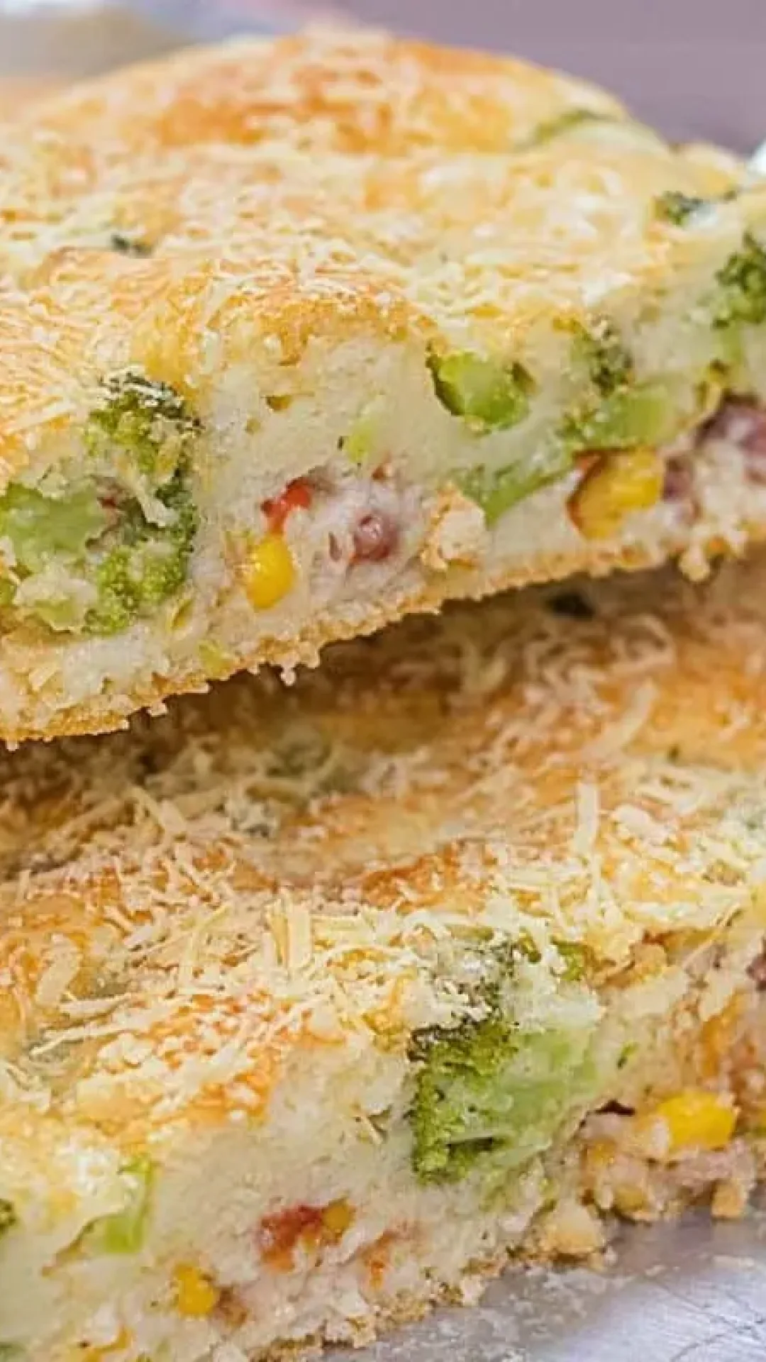 Torta de brócolis com bacon feita no liquidificador, prática e muito saborosa