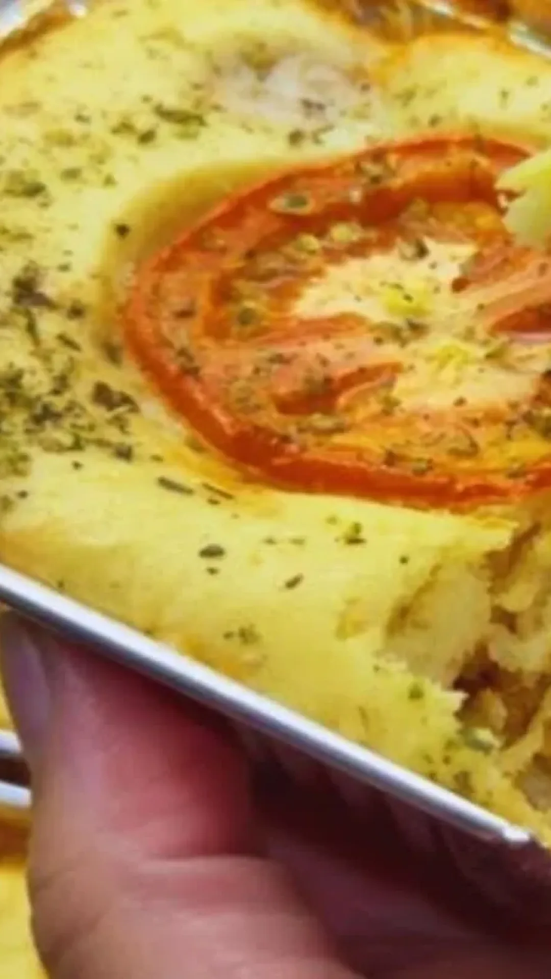 Torta de cachorro quente assada e recheada, ótima para vender ou servir em festas