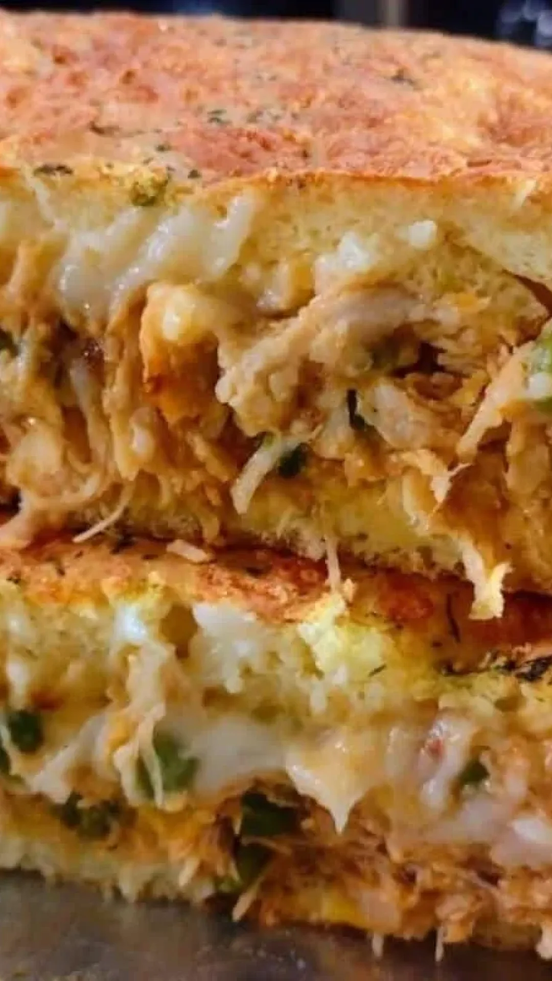 Torta de frango cremosa: a massa leve feita no liquidificador que garante um recheio de dar água na boca