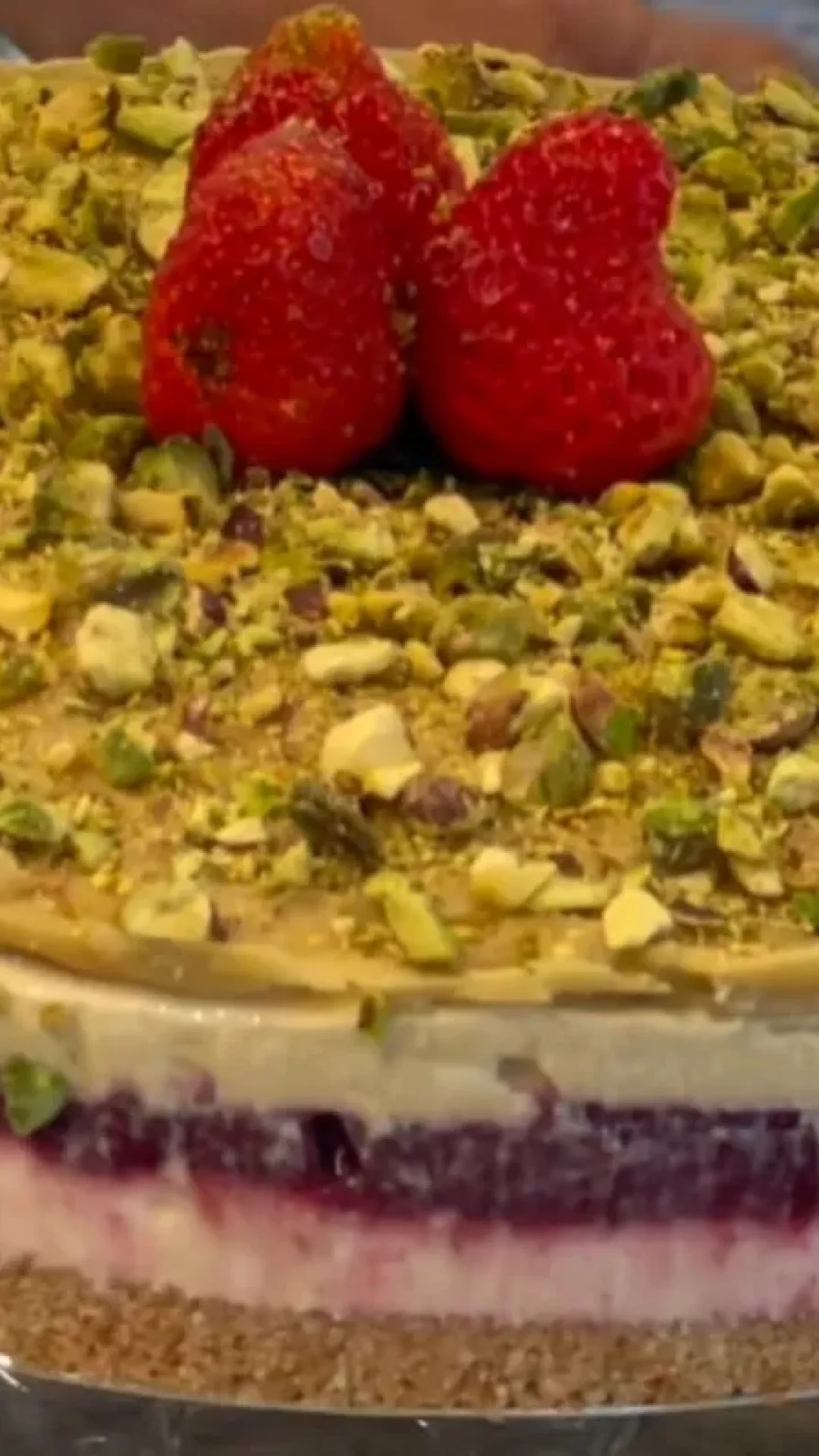 Torta de pistache com chocolate branco que fica simplesmente irresistível e com um sabor que vai surpreender todos os seus convidados