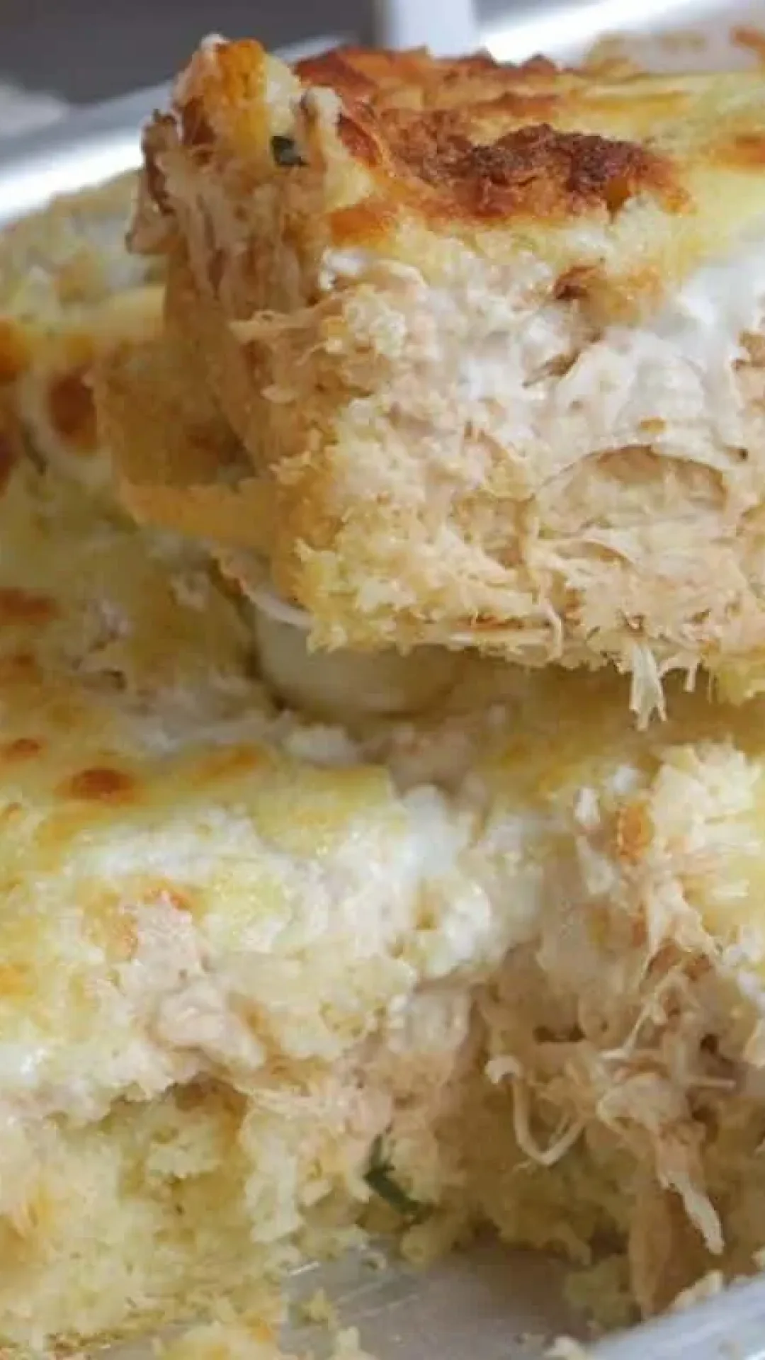 Torta salgada de massa mole bem fofinha, feita com creme de leite, perfeita para o seu lanche