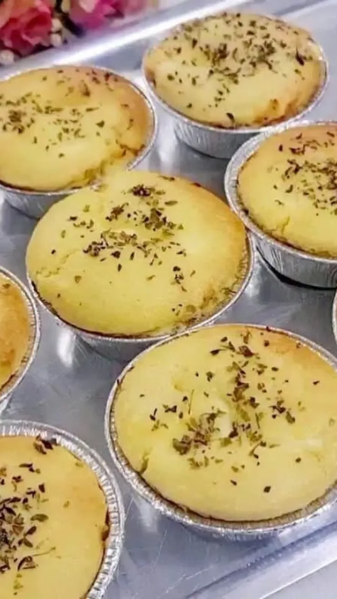 Tortinhas de frango, para um lanche rápido e fácil, com uma massa de liquidificador fofinha