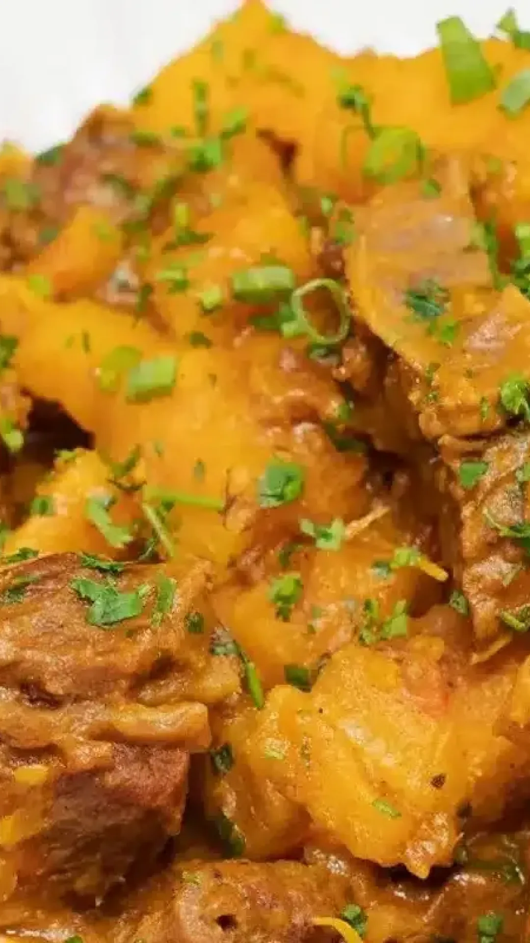 Vaca atolada: aprenda a receita de costela com mandioca mais suculenta de todas para deixar todo mundo da sua casa pedindo mais