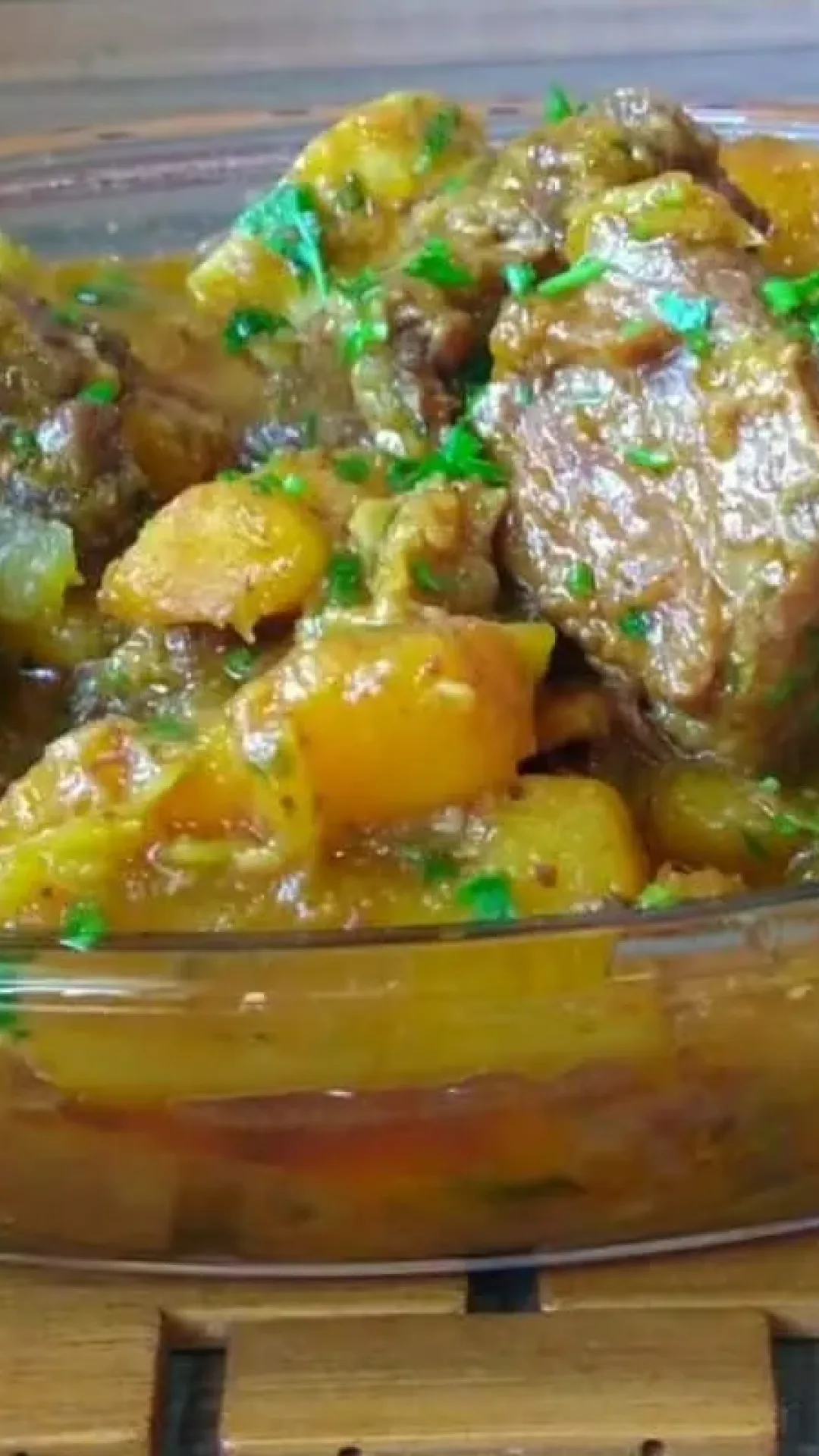 Vaca atolada com costela que desmancha na boca e caldinho grosso perfeita para o almoço de domingo