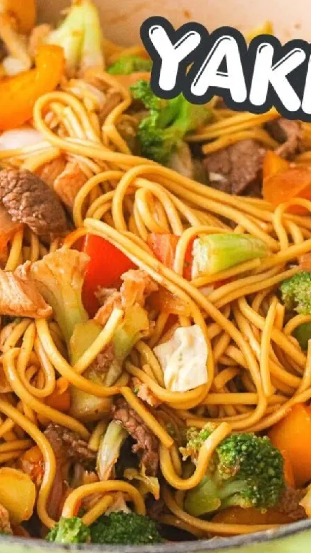 Yakisoba caseiro fácil e delicioso para você fazer um jantar oriental incrível sem sair de casa