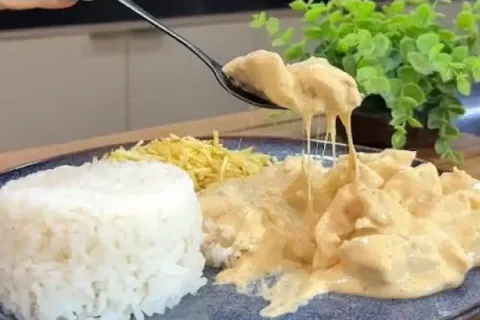 Strogonoff 4 queijos incrivelmente cremoso, bem temperado e 