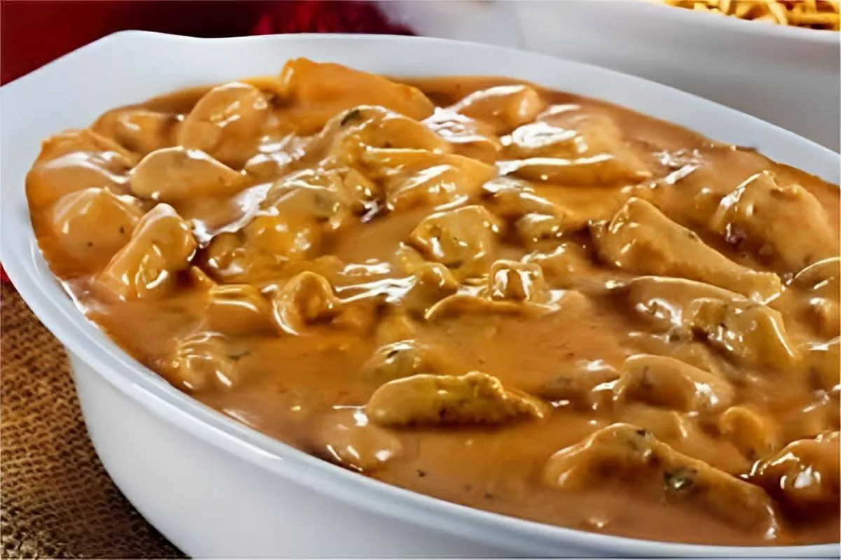 Strogonoff de carne fácil e sem frescuras perfeito para serv