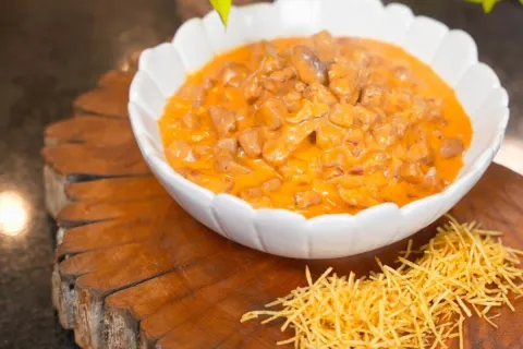 Strogonoff suíno: com filé mingnon cremoso e prático para um