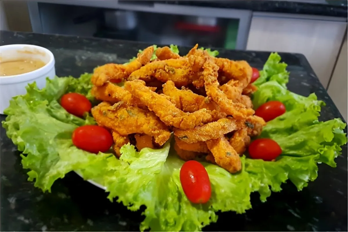 Tirinhas de frango empanado crocantes deliciosas e muito fác
