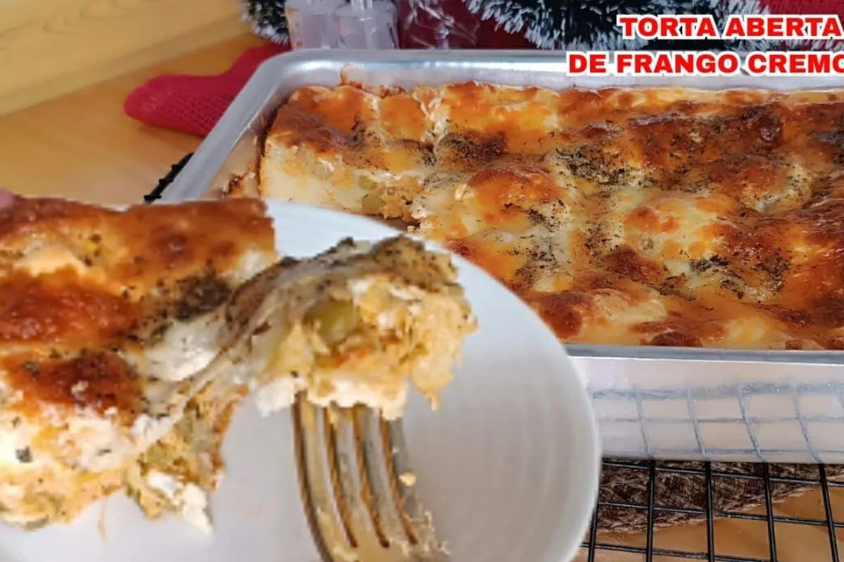 Torta aberta de frango com um recheio incrivelmente cremoso